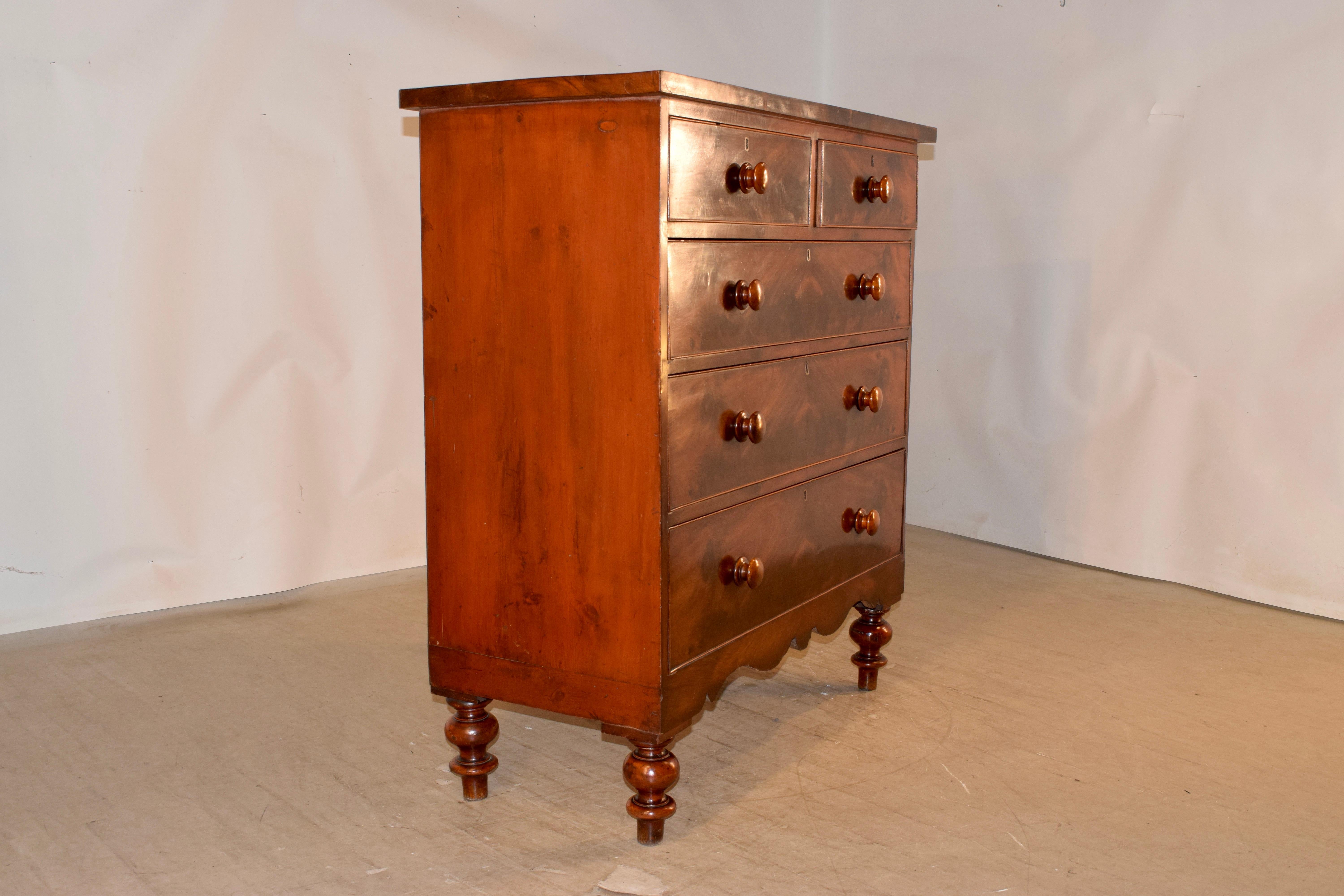 English 19th Century Mahogany Chest of Drawers For Sale