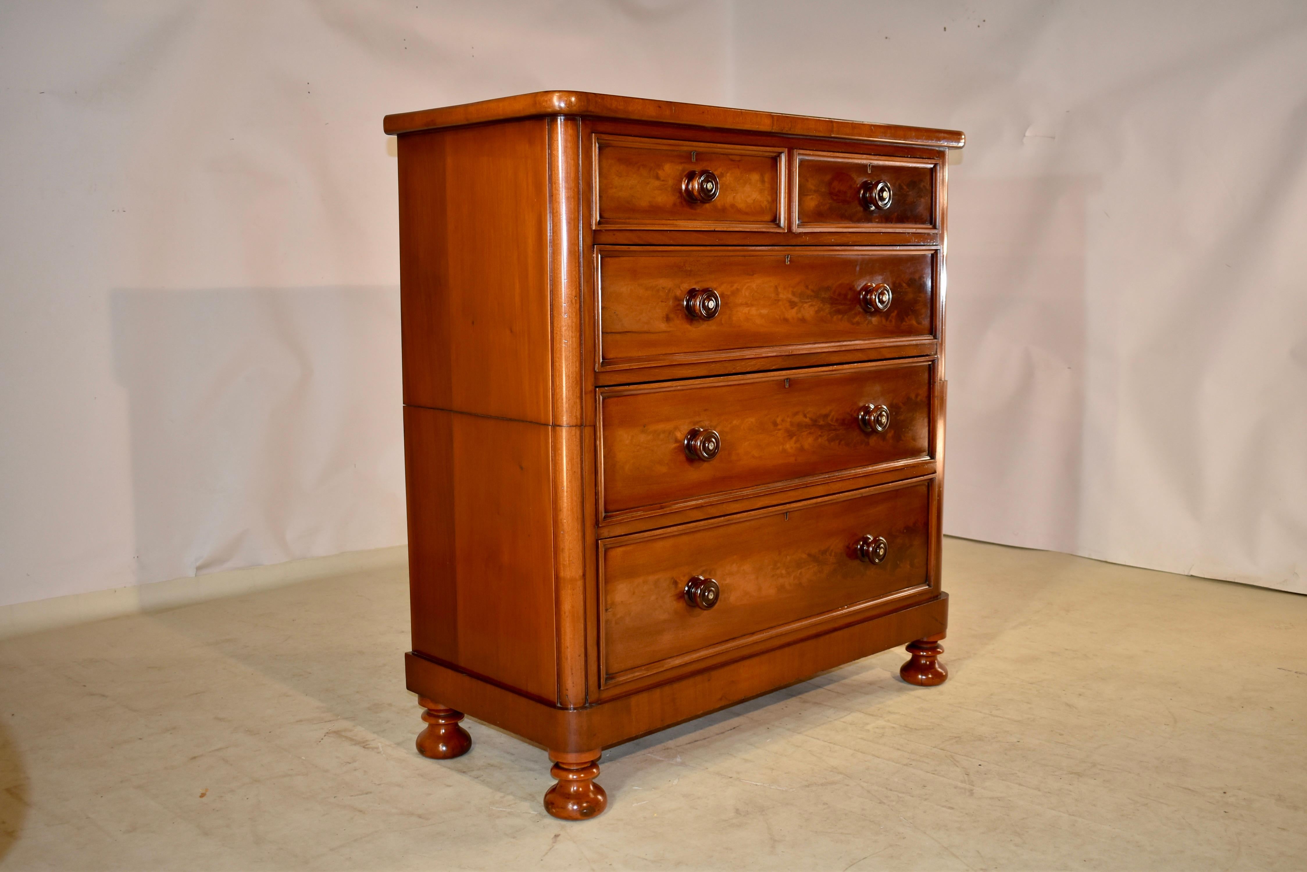 English 19th Century Mahogany Chest of Drawers For Sale