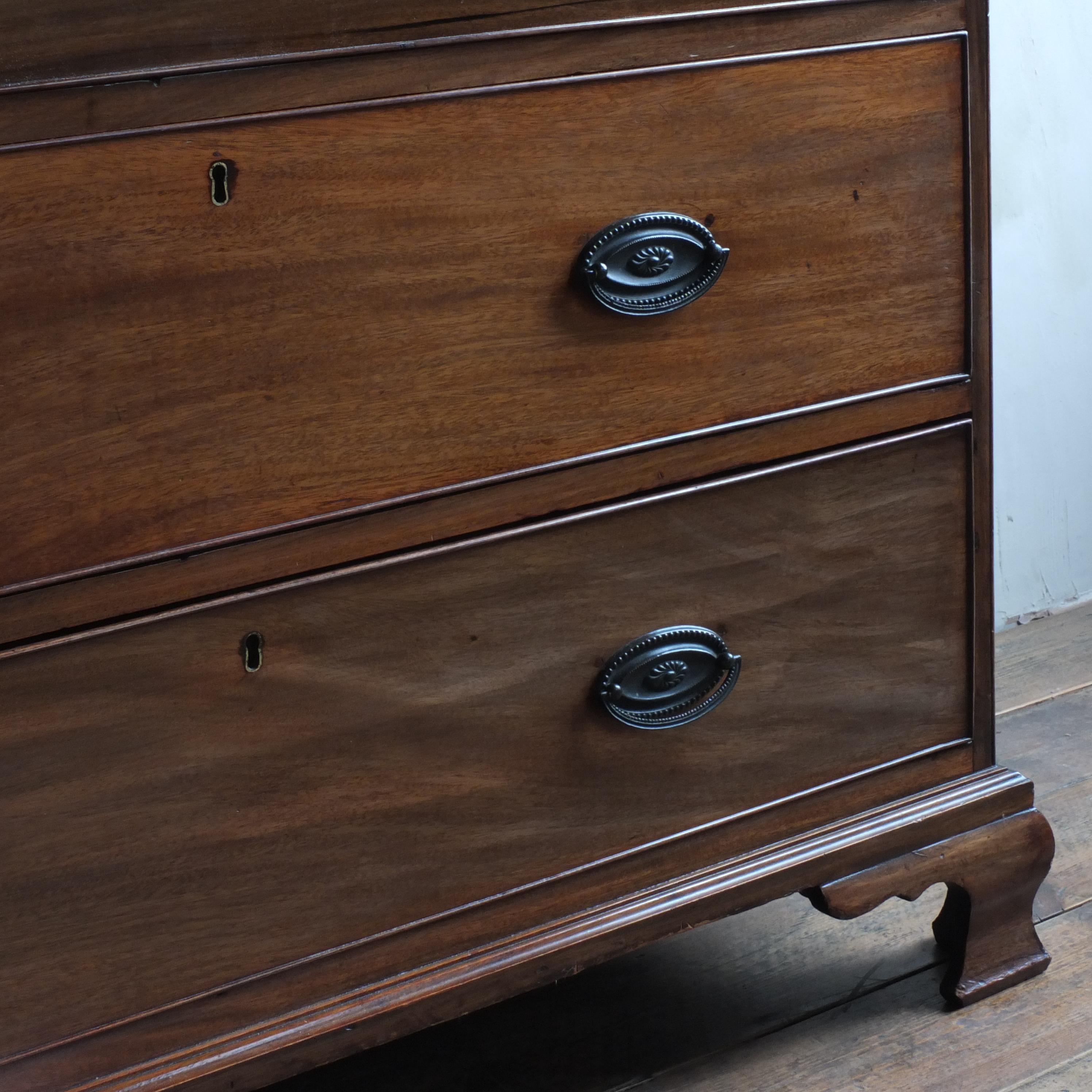 19th Century Mahogany Chest of Drawers For Sale 2
