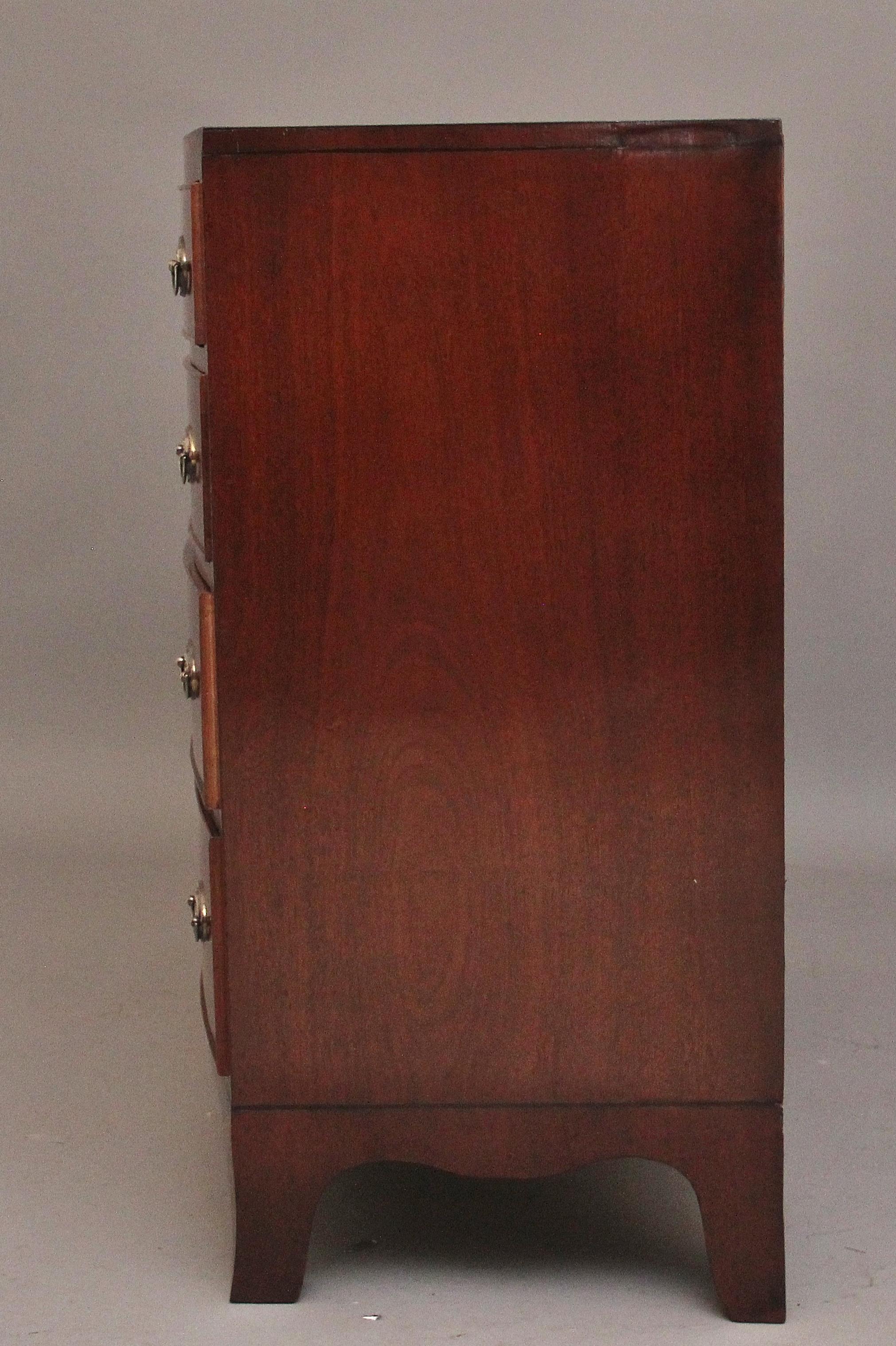 Cassettiera in mogano del XIX secolo in vendita 1