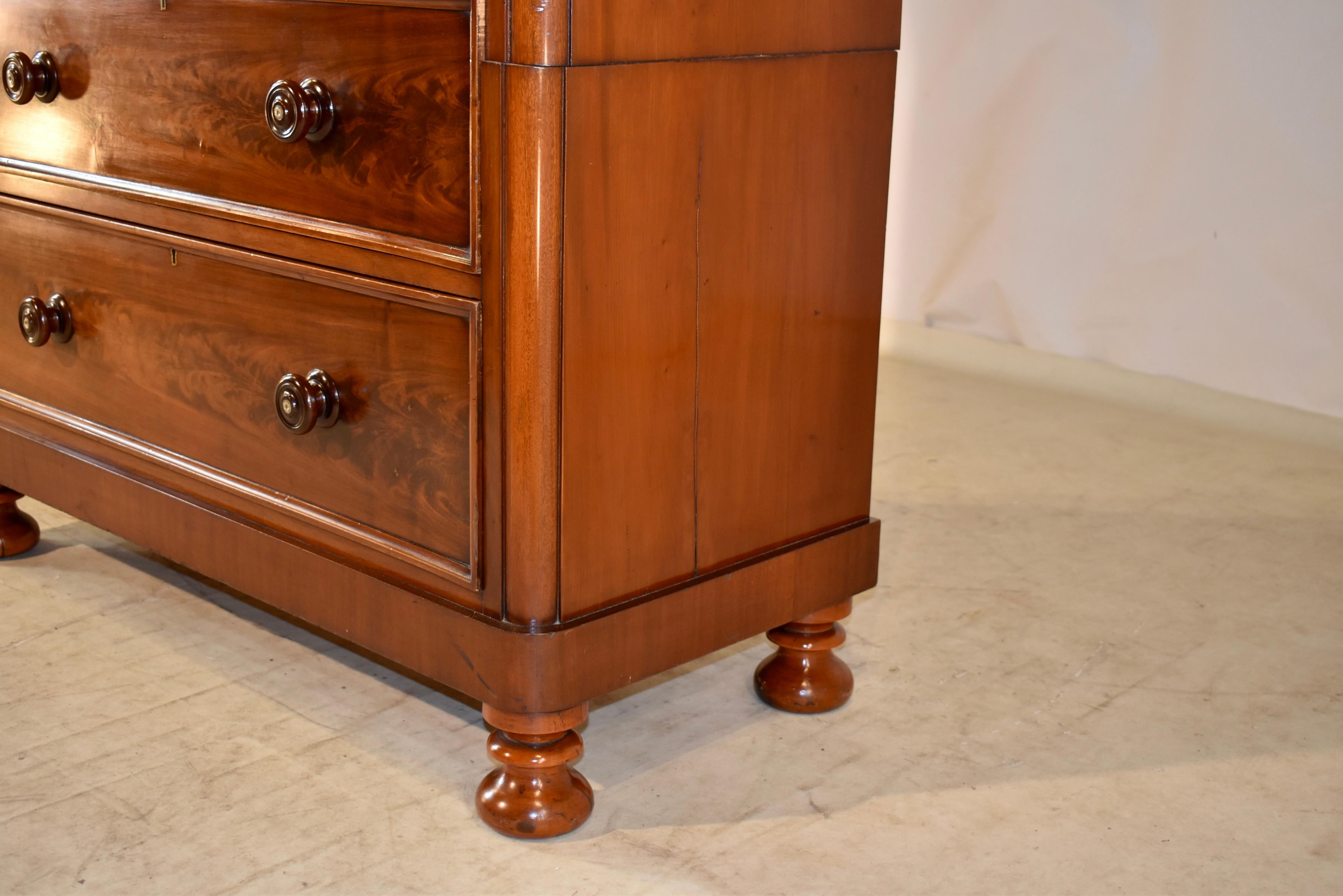 19th Century Mahogany Chest of Drawers For Sale 4