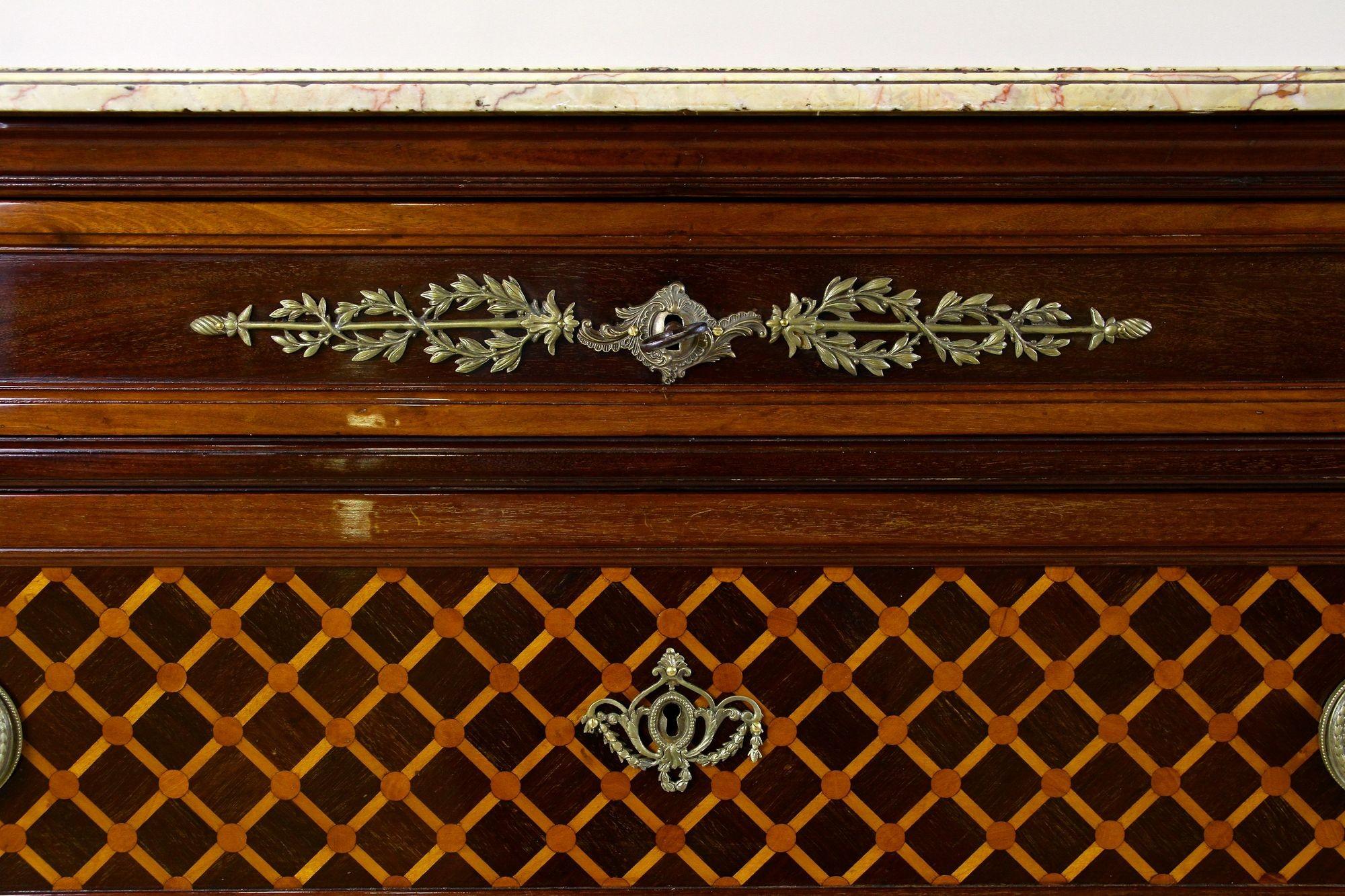 19th Century Mahogany Chest Of Drawers With Marquetry Works, France circa 1870 For Sale 10