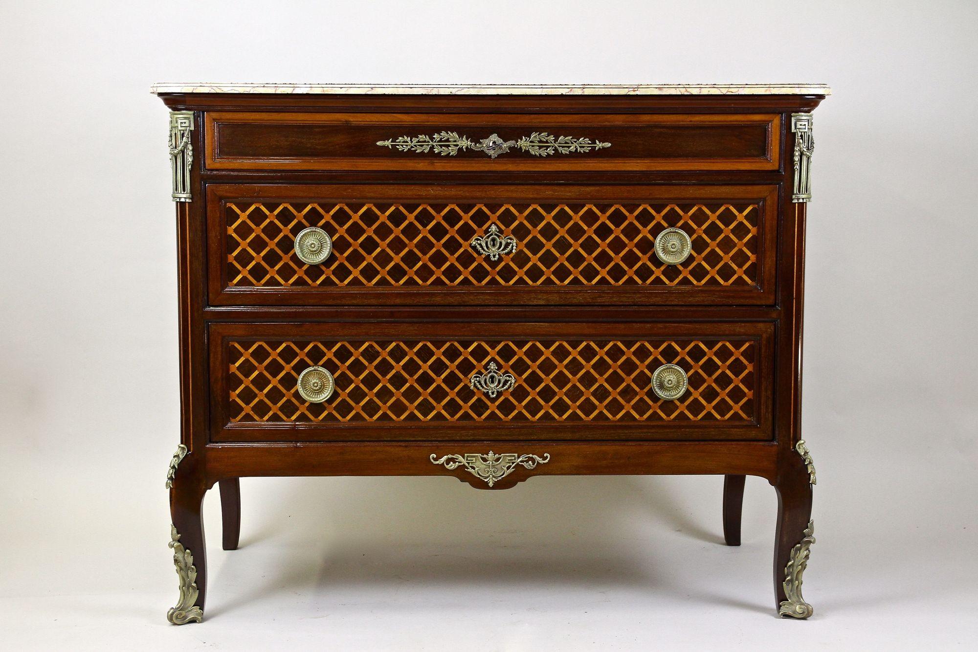 Elaborately crafted French marquetry chest of drawers from the period around 1870. An absolutely beauty of a late 19th century transitional commode, completely new restored, impressing with its fantastic looking marquetry work. The exceptional