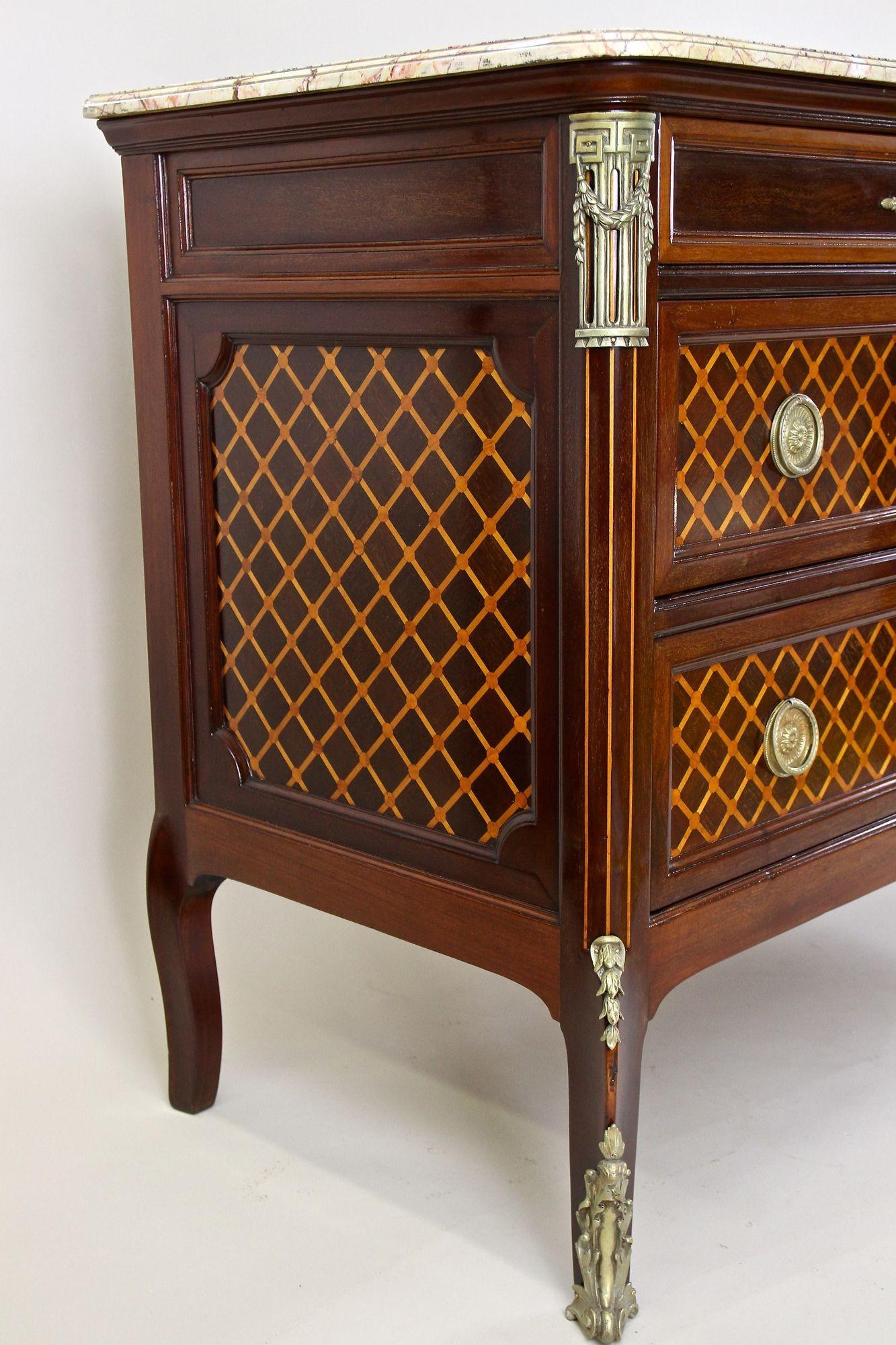 19th Century Mahogany Chest Of Drawers With Marquetry Works, France circa 1870 For Sale 3
