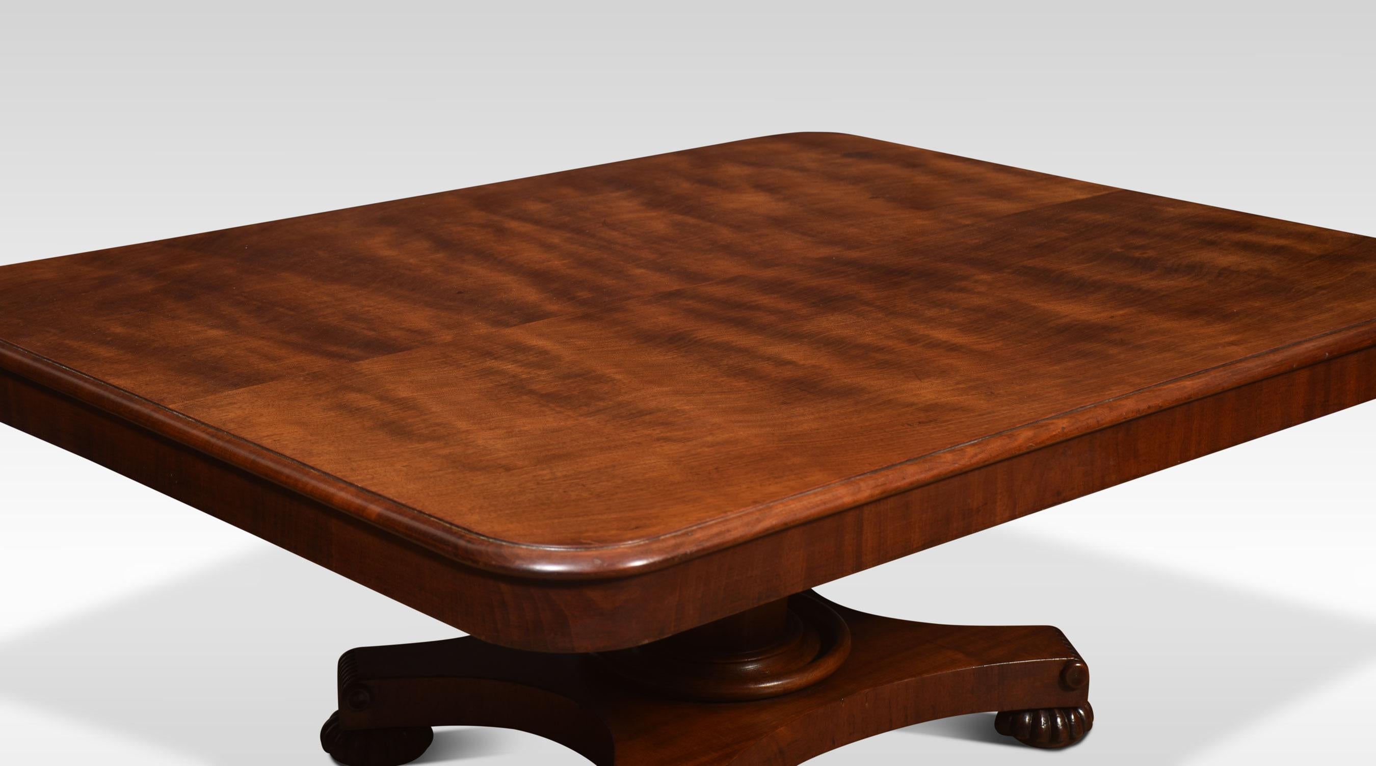 Britannique Table basse en acajou du XIXe siècle en vente