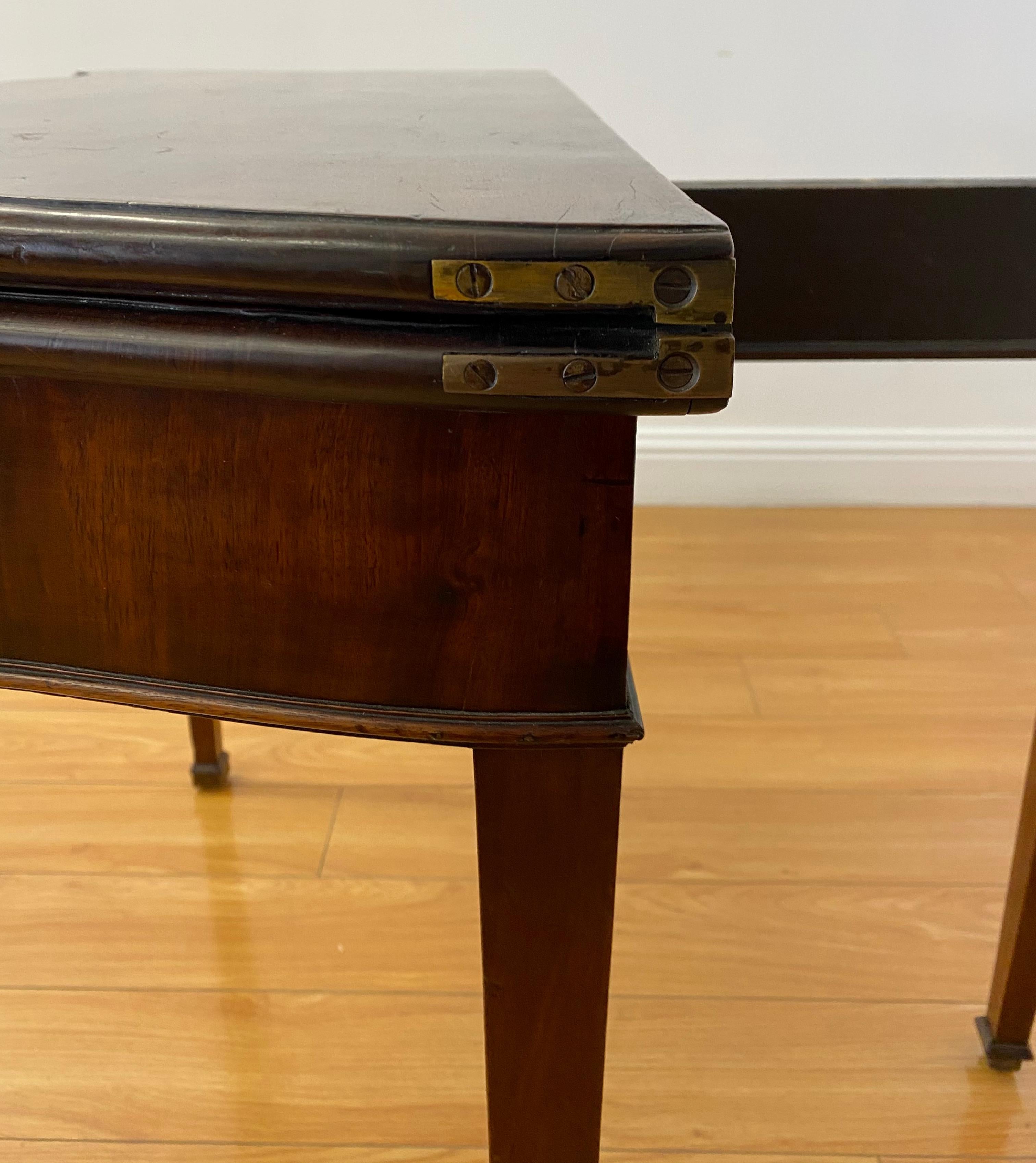 Mahagoni-Konsole mit Flip-Top-Spieltisch aus dem 19. Jahrhundert im Zustand „Gut“ im Angebot in San Francisco, CA