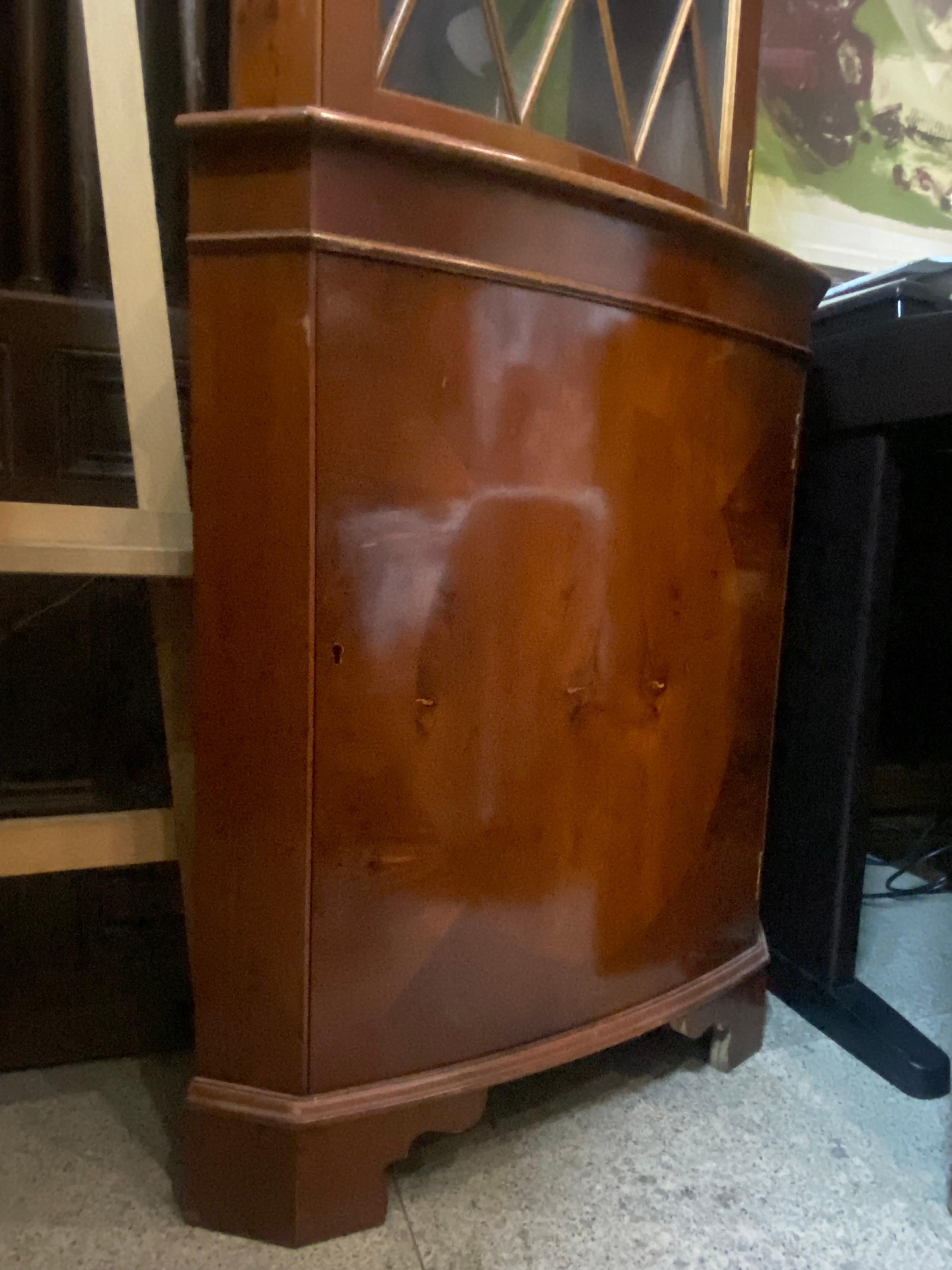 19th Century Mahogany Corner Vitrine In Cathedral Shape, France In Good Condition For Sale In Sofia, BG