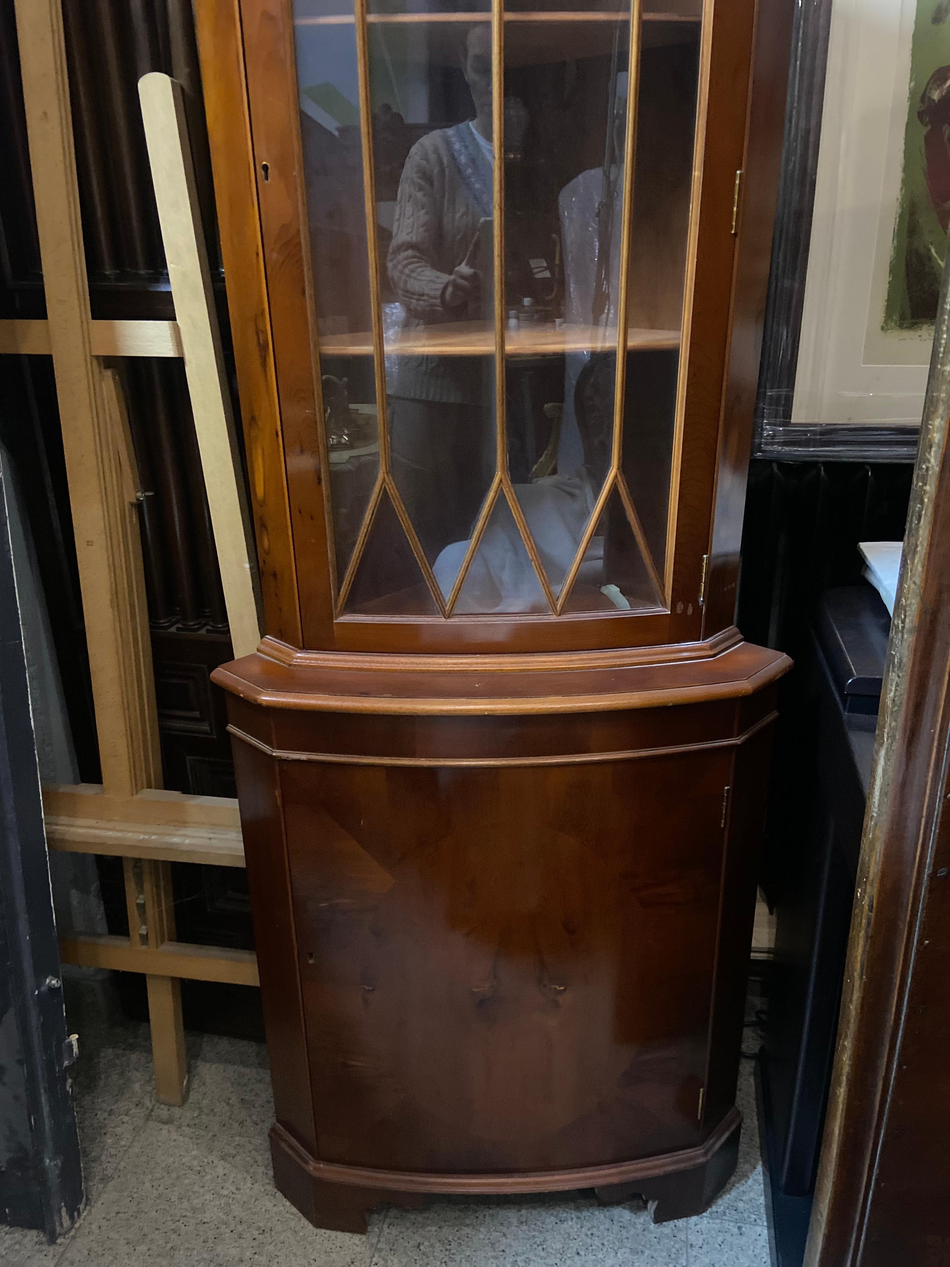 19th Century Mahogany Corner Vitrine In Cathedral Shape, France For Sale 1