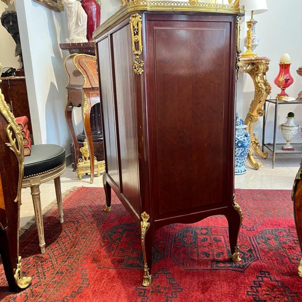 Rideau-buffet en acajou du 19e siècle avec dessus en marbre en vente 2