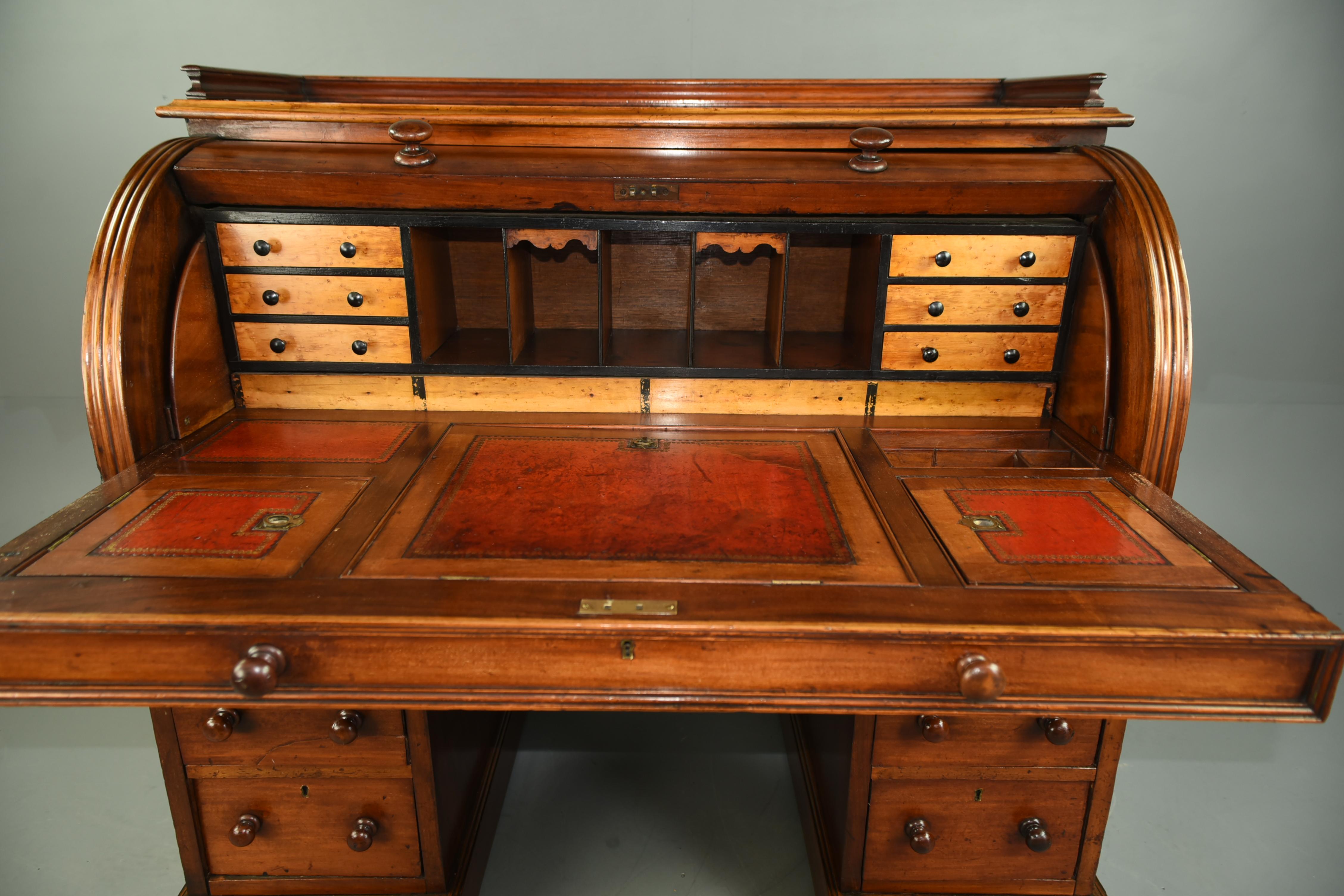 19th century mahogany cylinder top pedestal desk secretary In Good Condition In Chelmsford, GB