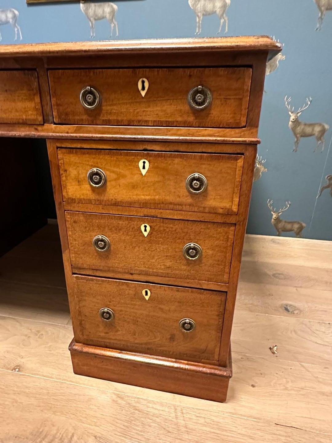 19th Century mahogany desk In Good Condition For Sale In Eindhoven, NL