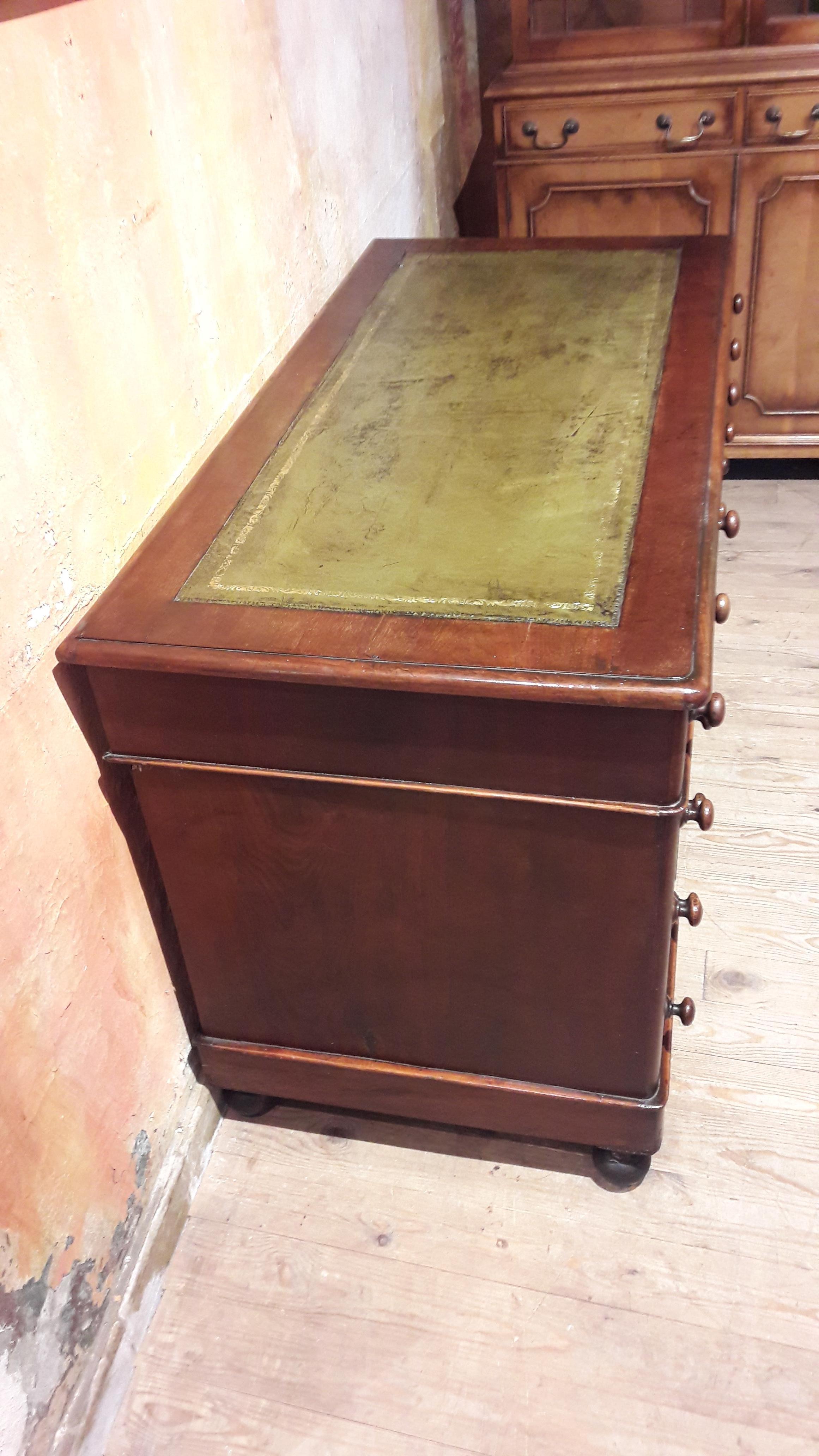 Polished 19th Century Mahogany Desk For Sale