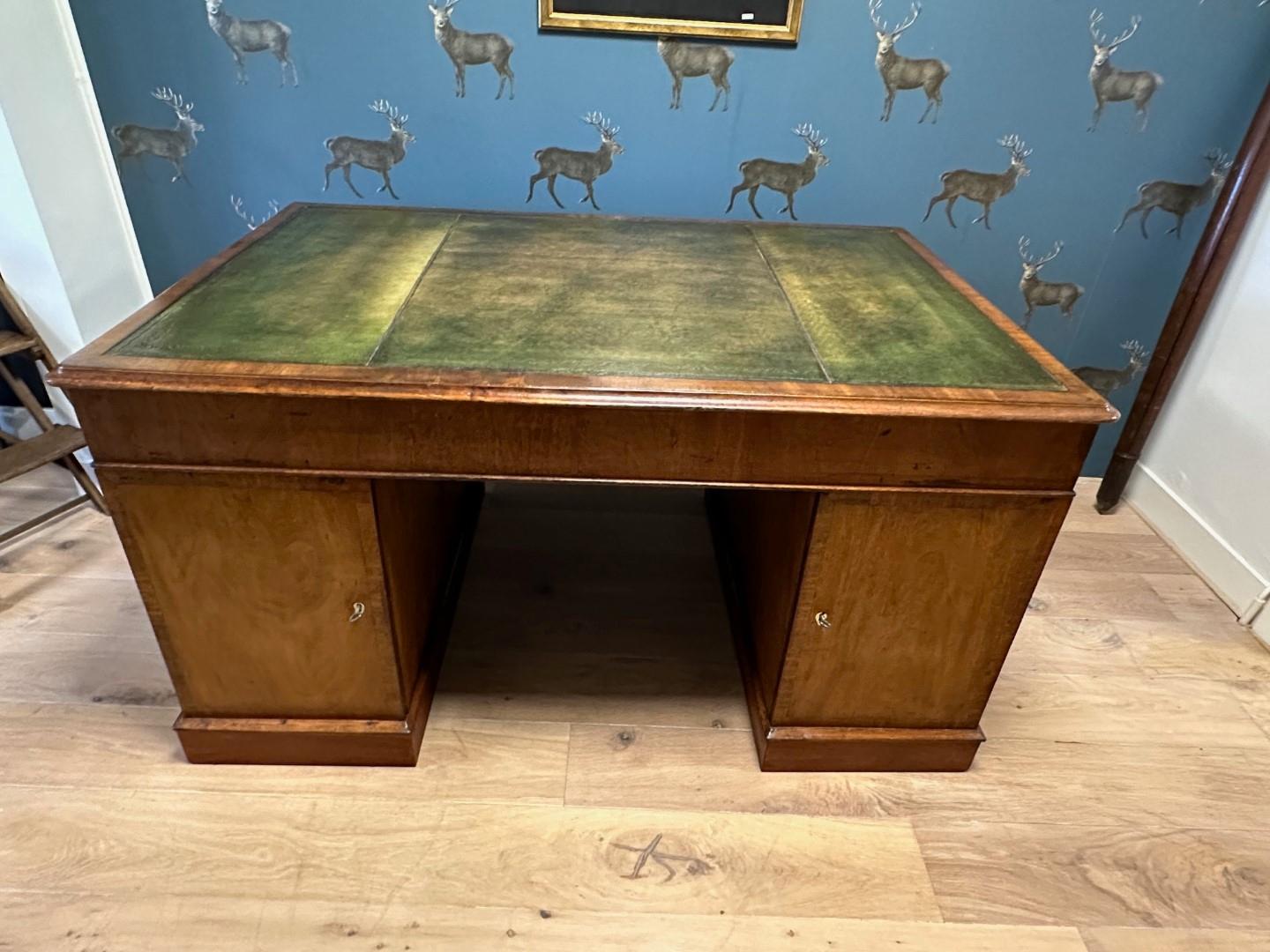 19th Century mahogany desk For Sale 2