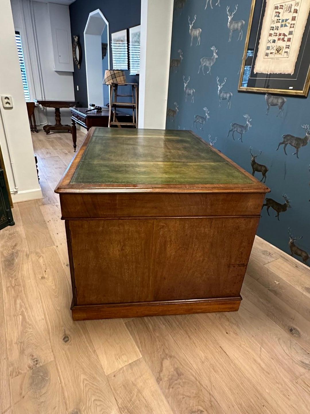 19th Century mahogany desk For Sale 4