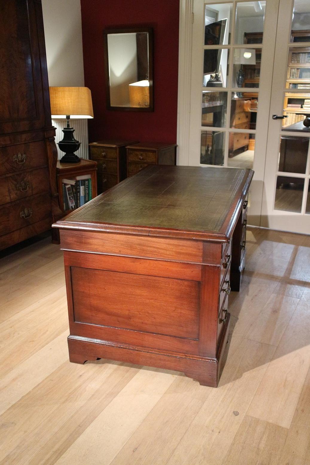 19th Century Mahogany Desk with Greem Leather Top 10