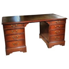 19th Century Mahogany Desk with Greem Leather Top