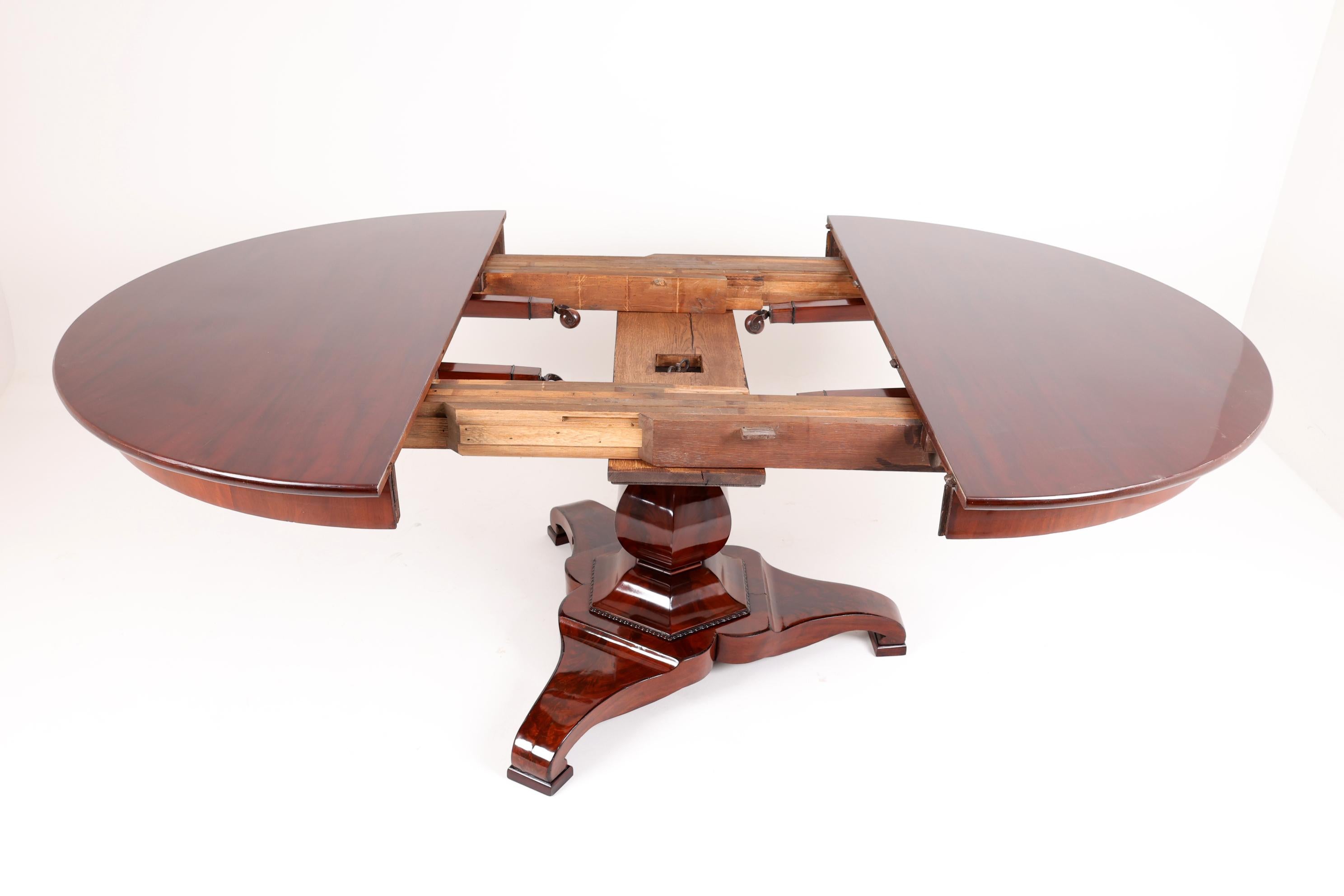 19th Century Mahogany Dining Room Table, 177 inches Long For Sale 6