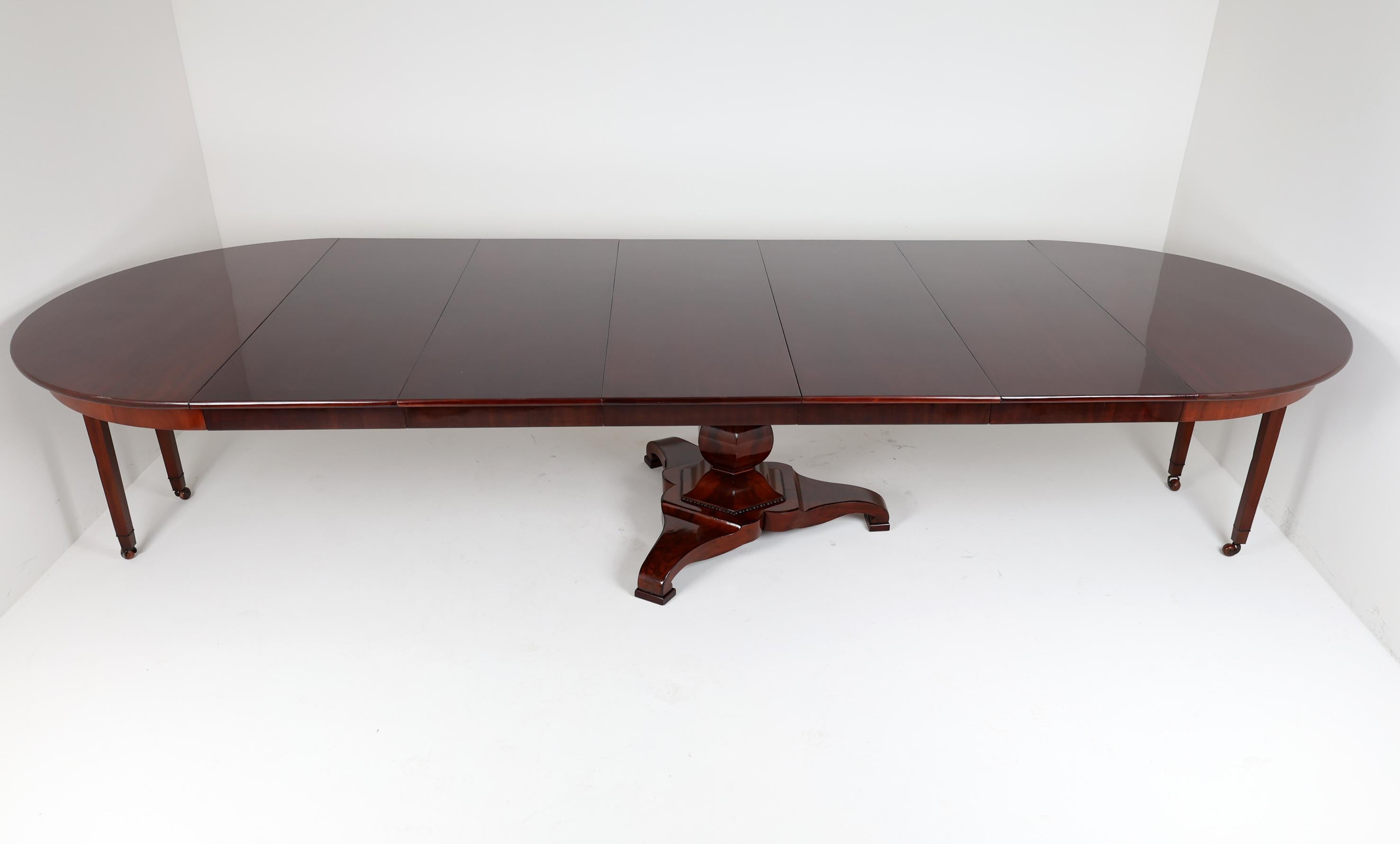 19th Century Mahogany Dining Room Table, 177 inches Long For Sale 1