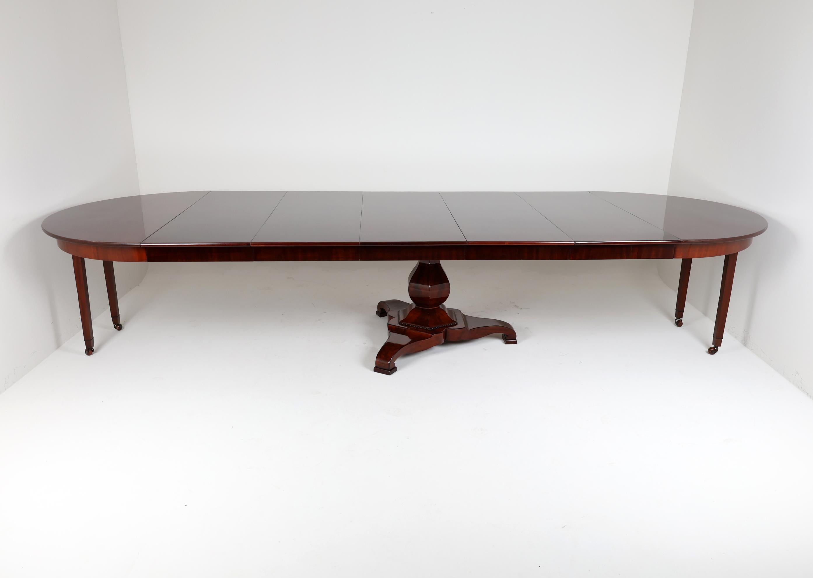19th Century Mahogany Dining Room Table, 177 inches Long For Sale 3