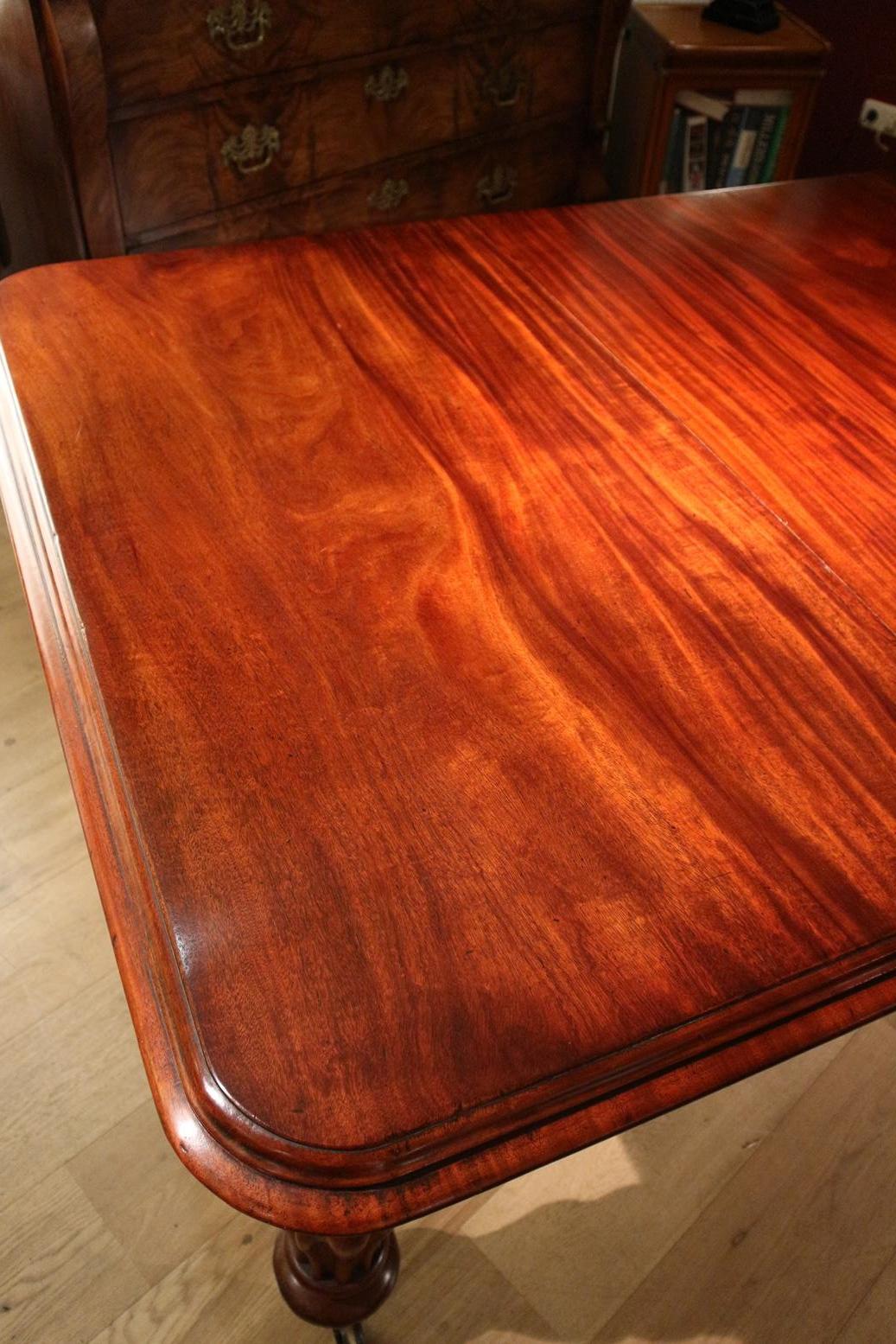 Mahogany 19th Century mahogany dining table