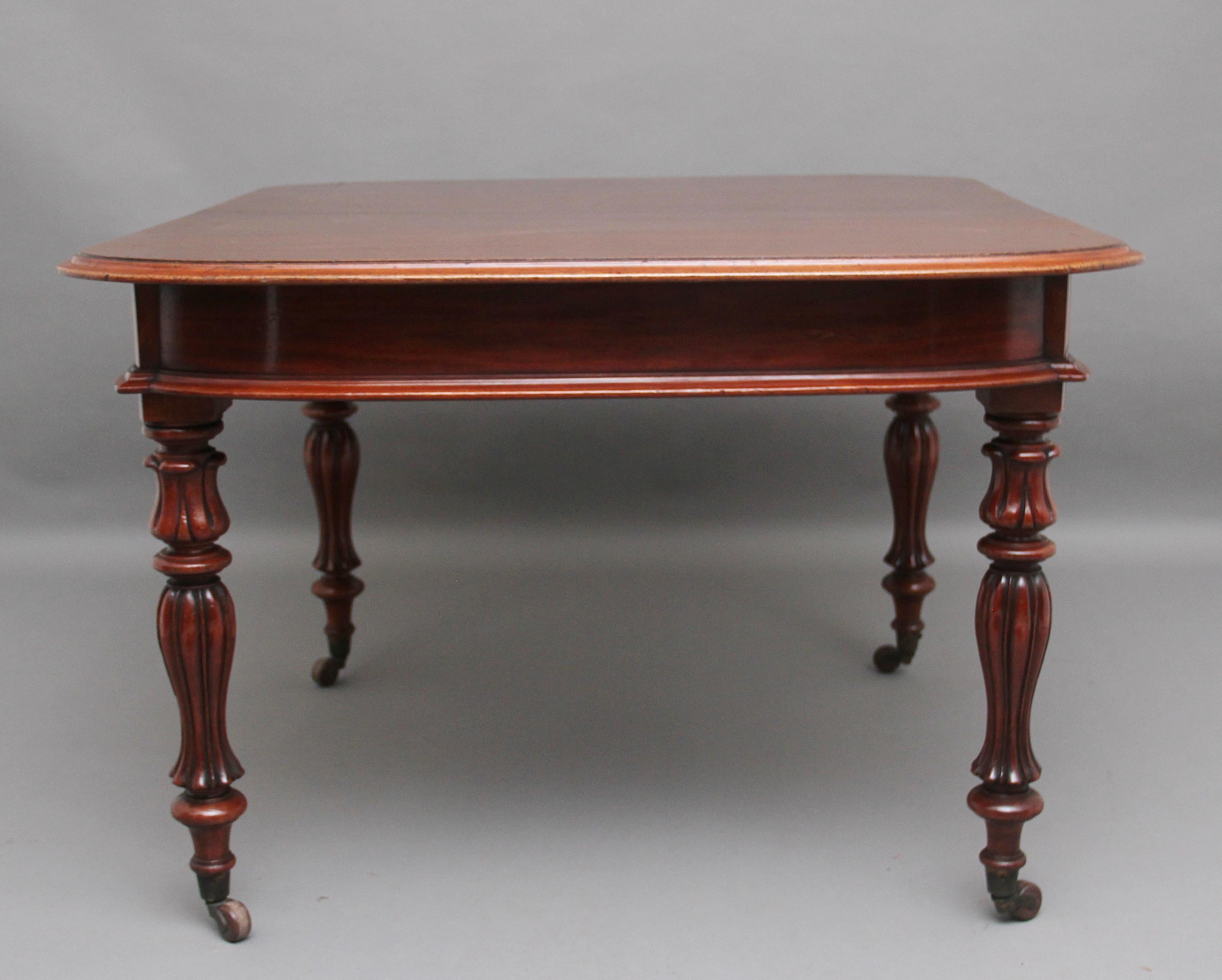 19th Century Mahogany Dining Table For Sale 1
