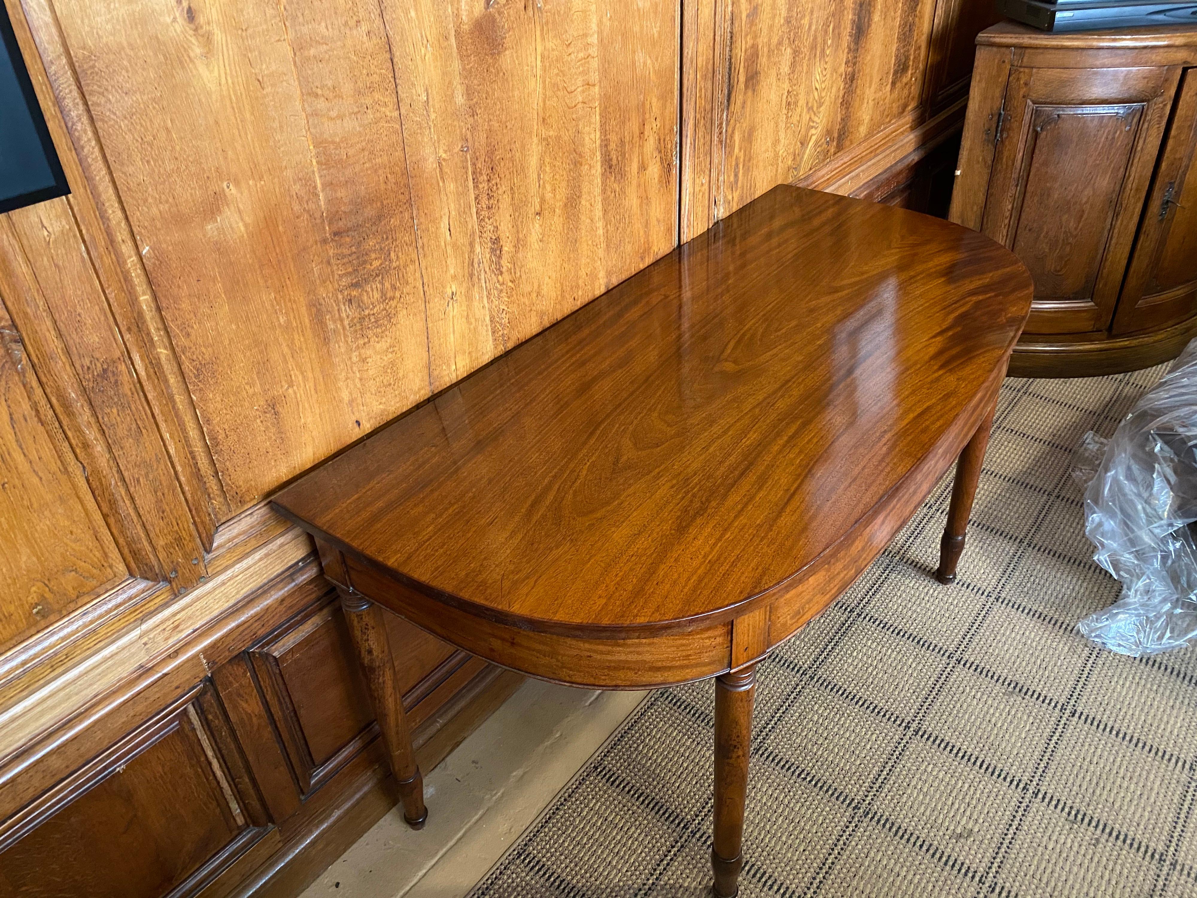 19th Century Mahogany Dining Table with Leaves with Brass Clips For Sale 1
