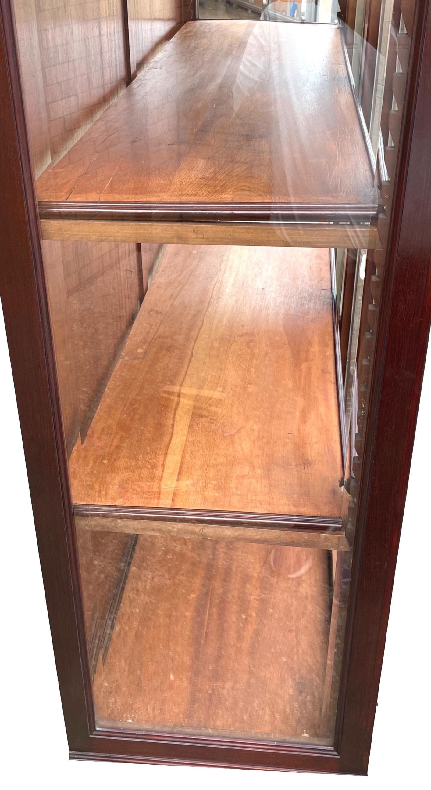19th Century Mahogany Display Cabinet In Good Condition For Sale In Bedfordshire, GB