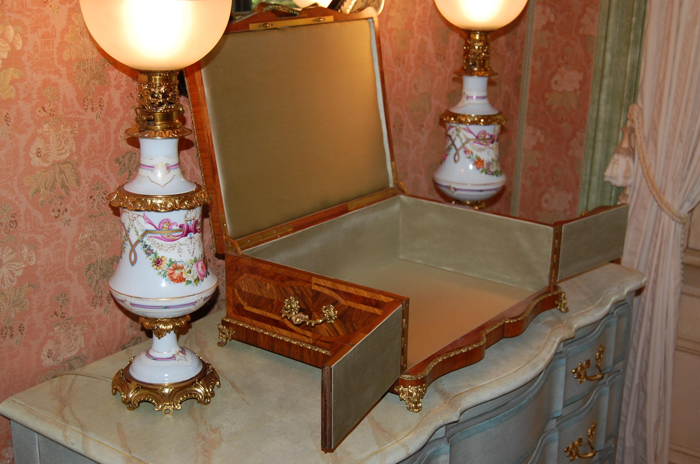 Neoclassical 19th Century Mahogany Dresser Box with Silk Lining and Beautiful Parquetry For Sale