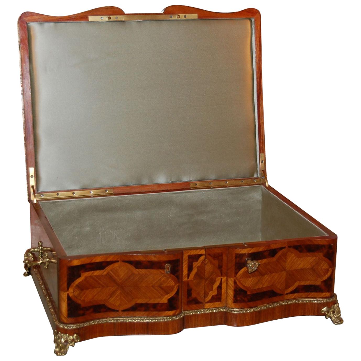19th Century Mahogany Dresser Box with Silk Lining and Beautiful Parquetry For Sale