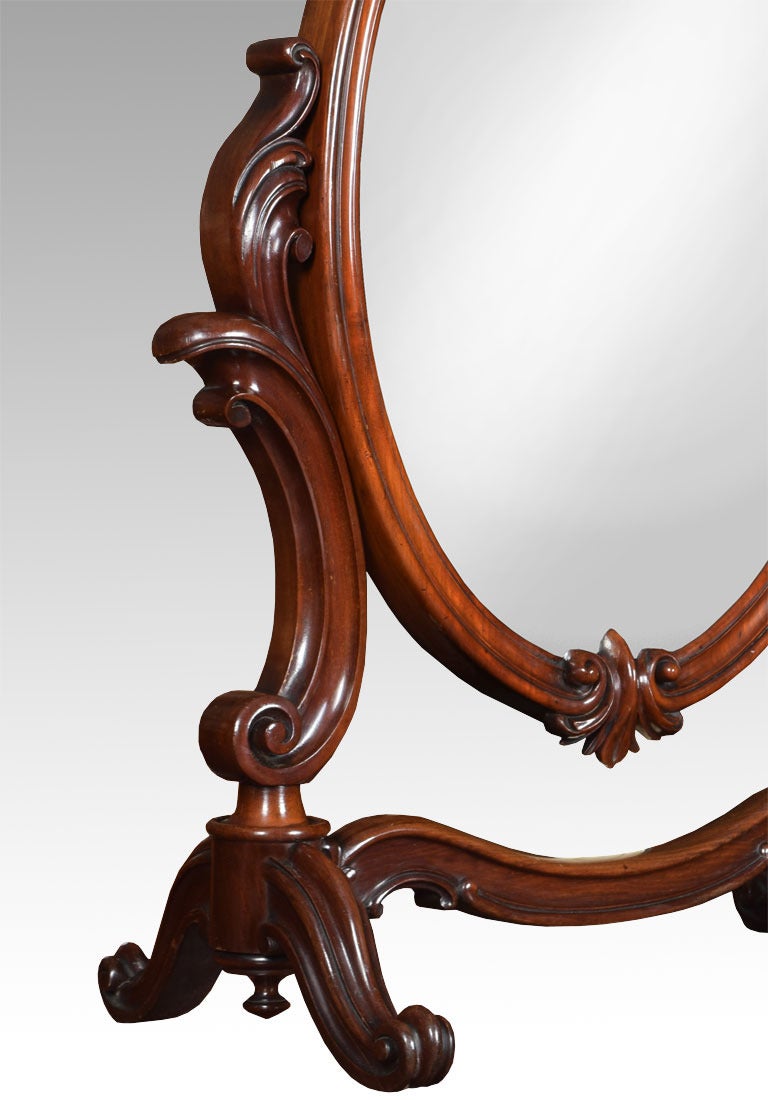 Anglais Miroir de table de coiffeuse en acajou du XIXe siècle en vente