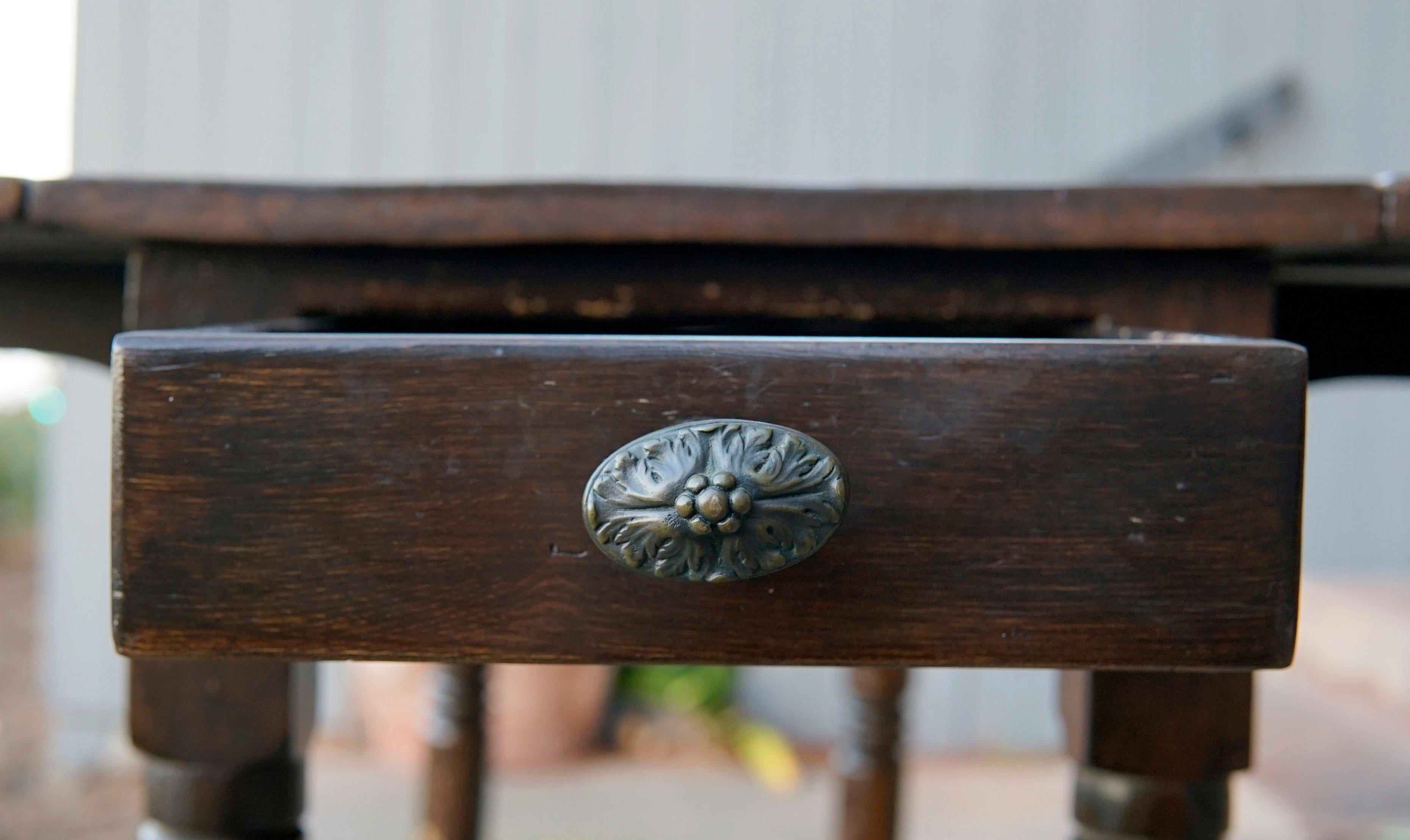 Table à abattants en acajou du 19ème siècle avec pieds tournés en vente 3