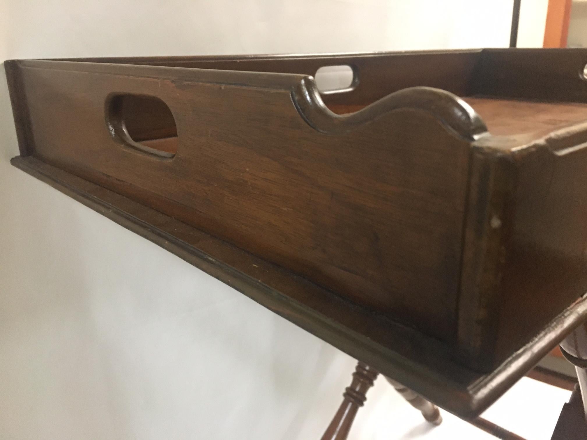 Plateau de service de maître d'hôtel anglais du 19e siècle en acajou sur support en bois en vente 3