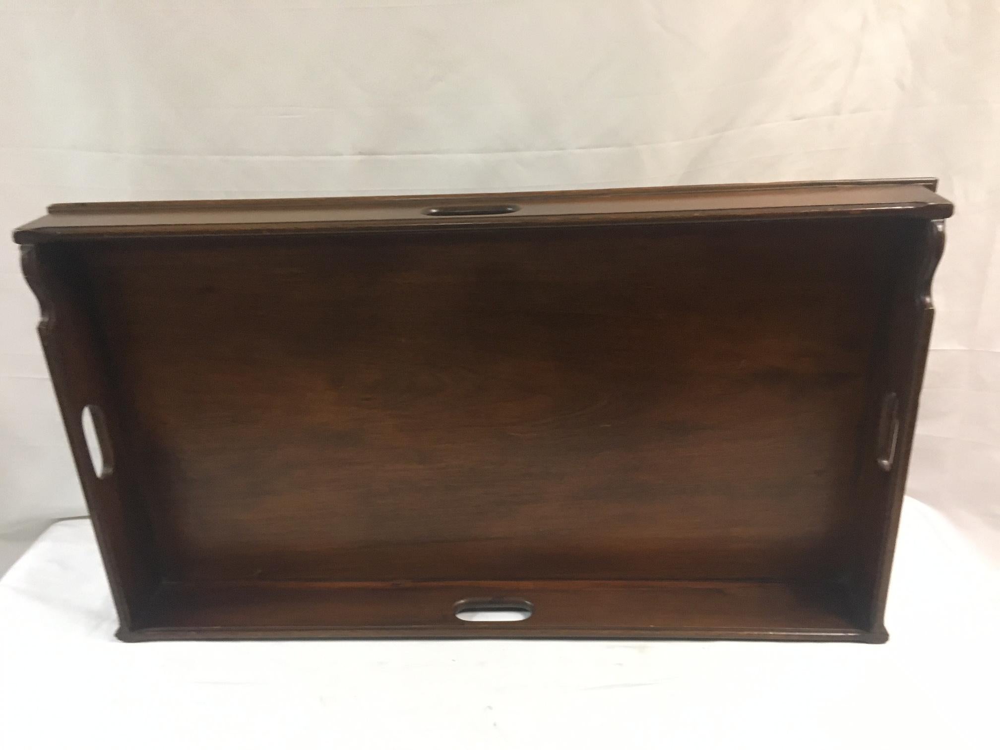 Plateau de service de maître d'hôtel anglais du 19e siècle en acajou sur support en bois Bon état - En vente à Savannah, GA