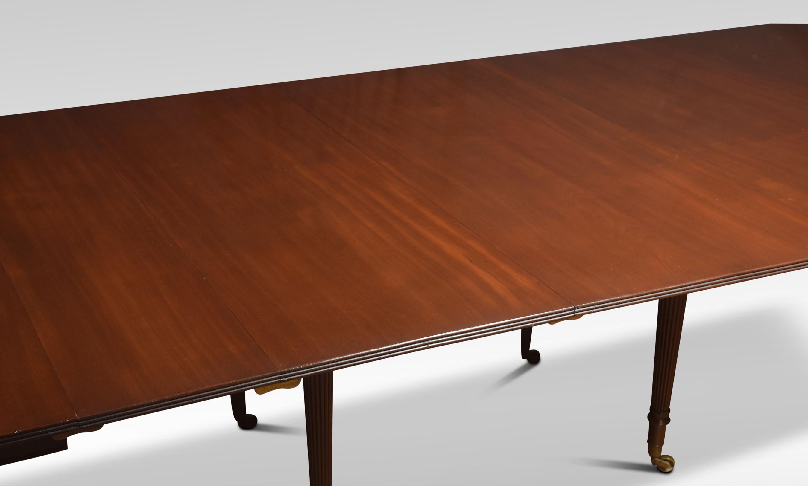 Table de salle à manger à rallonge en acajou du XIXe siècle en vente 5