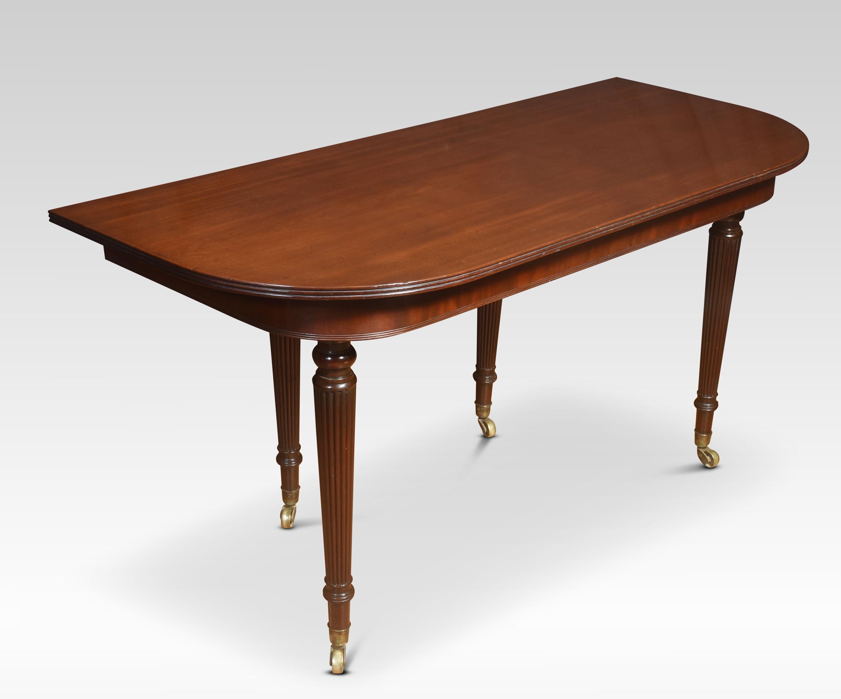 19th Century Mahogany extending dining table For Sale 3