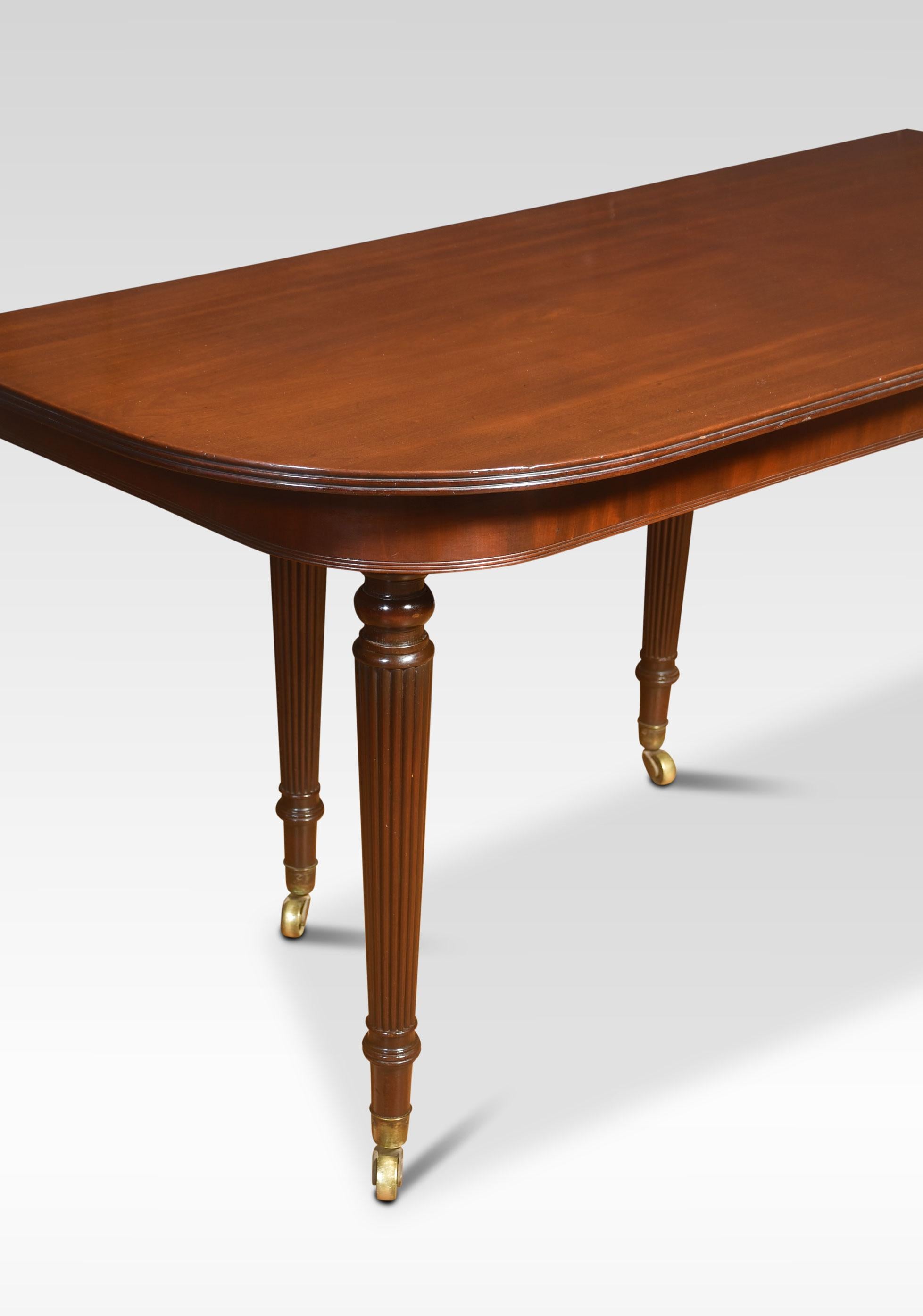 19th Century Mahogany extending dining table For Sale 4