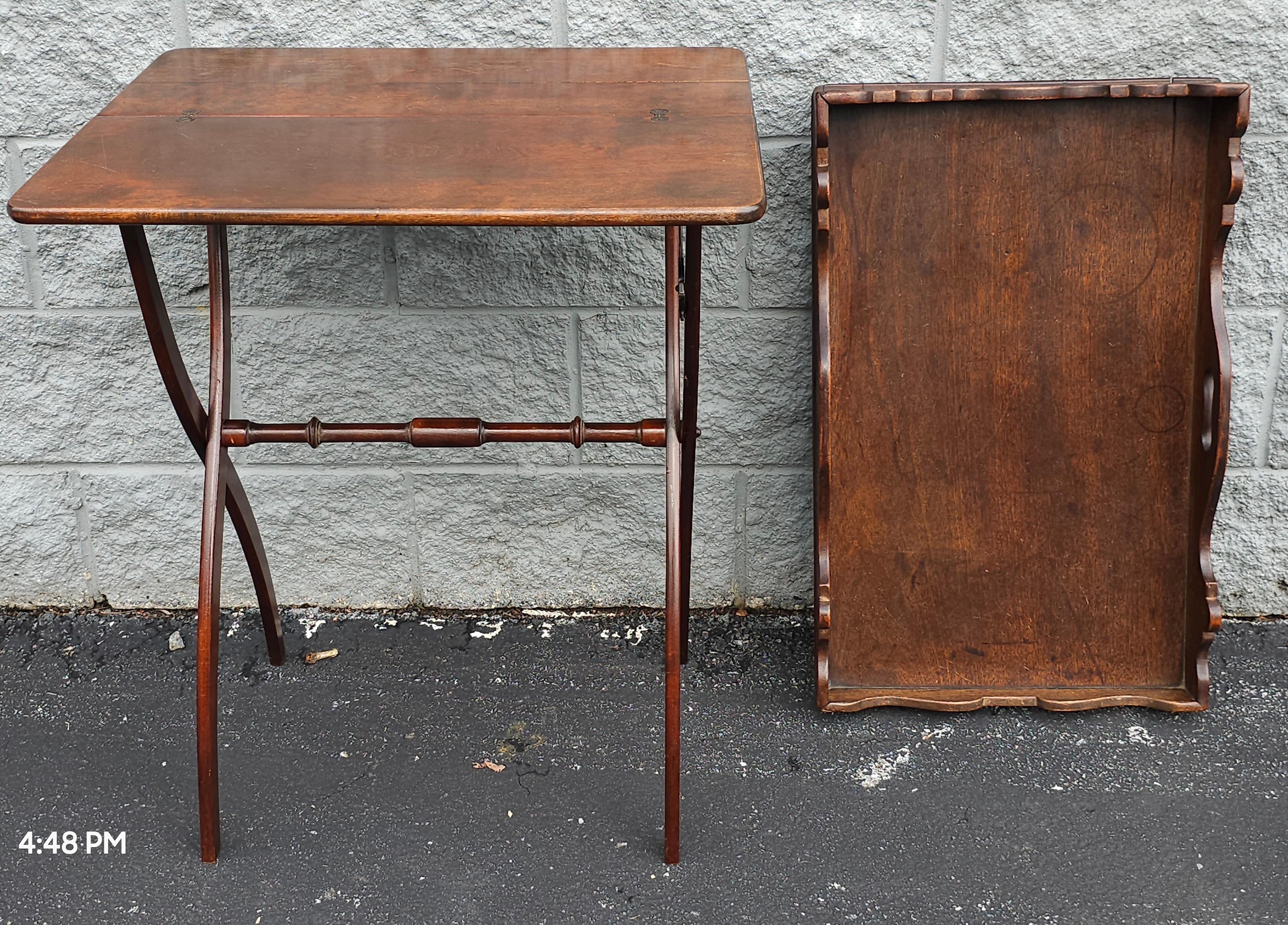 Table à plateau du 19e siècle en acajou et faux bambou Bon état - En vente à Germantown, MD