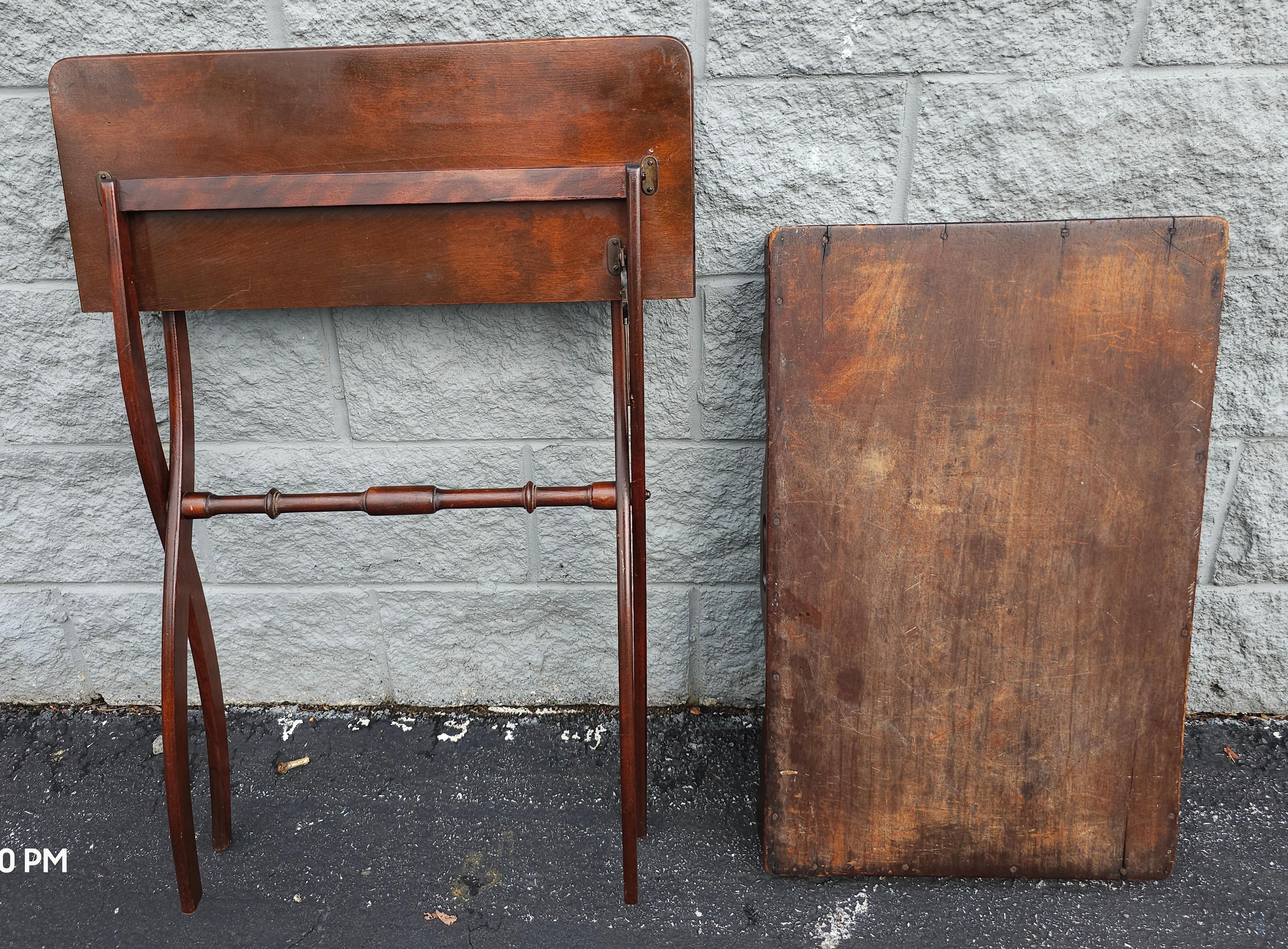 Table à plateau du 19e siècle en acajou et faux bambou en vente 2