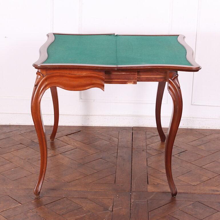 19th Century Mahogany Fold-Over Games Table In Good Condition In Vancouver, British Columbia