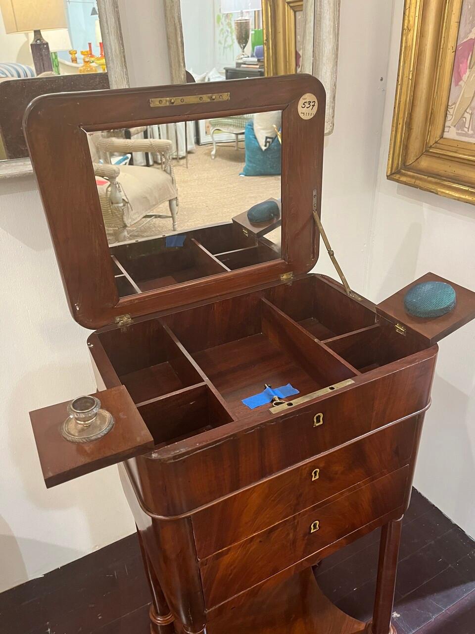 Table de toilette ou de travail Empire français à 3 tiroirs en acajou du 19e siècle