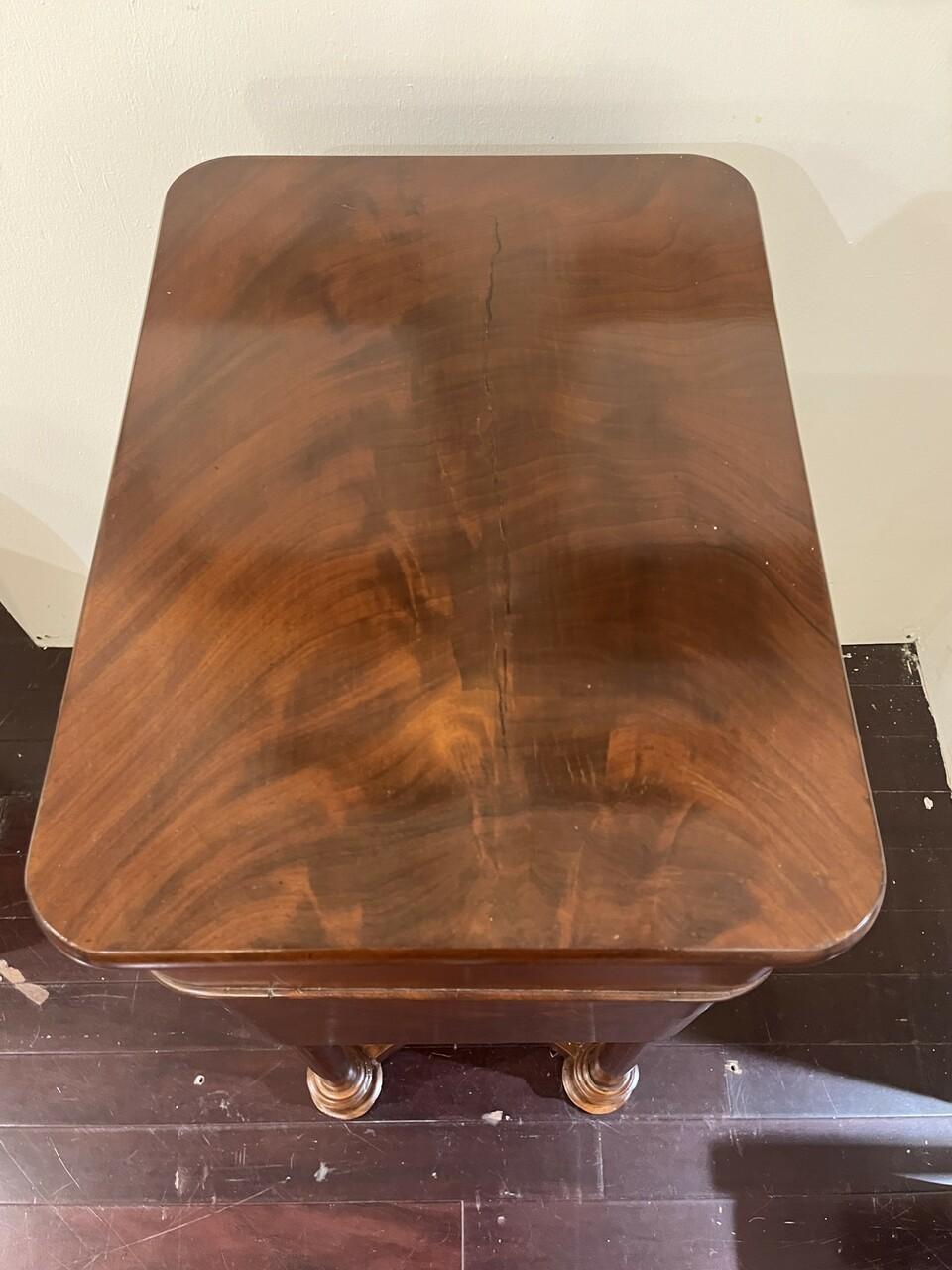 Restauration Table de coiffeuse Empire français en acajou du 19ème siècle en vente