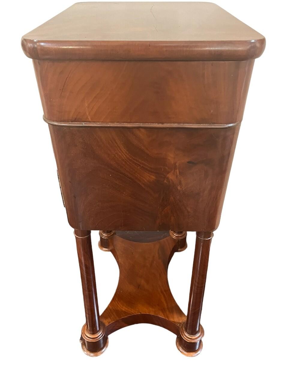 XIXe siècle Table de coiffeuse Empire français en acajou du 19ème siècle en vente