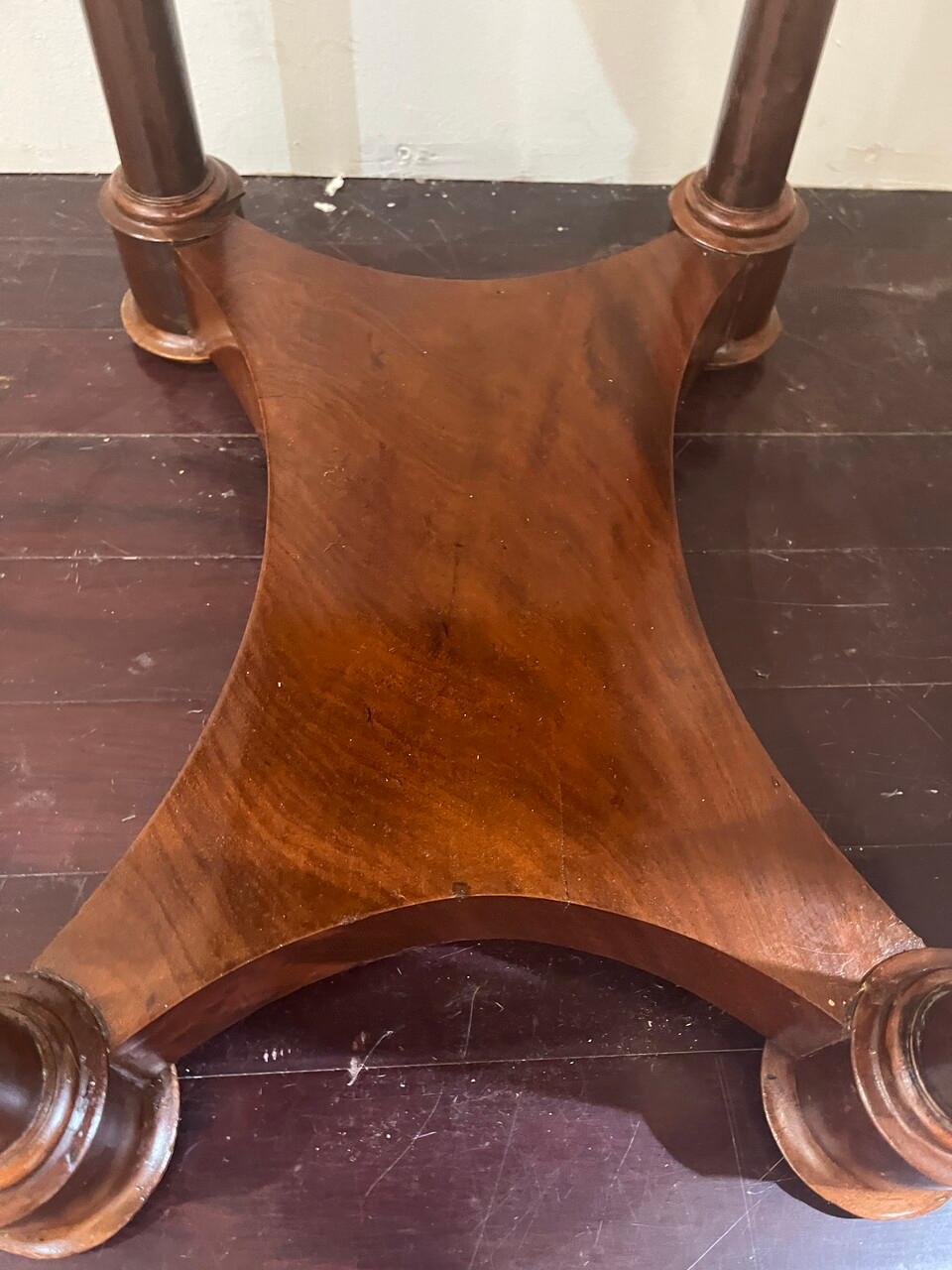 Table de coiffeuse Empire français en acajou du 19ème siècle en vente 2