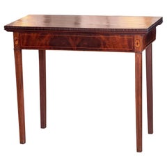 Mesa de juego de caoba del siglo XIX