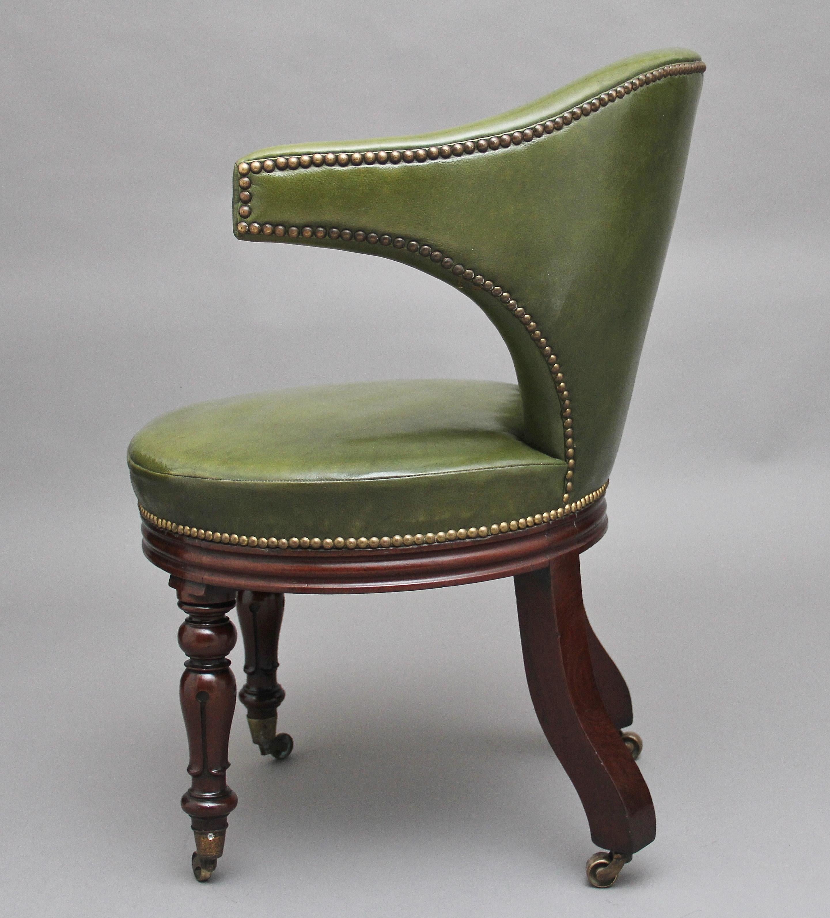 19th Century Mahogany and Green Leather Desk Chair In Good Condition In Martlesham, GB