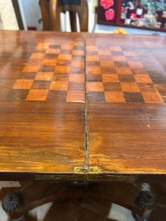 Petite table basse du 19e siècle en acajou marqueté avec plateau en damier