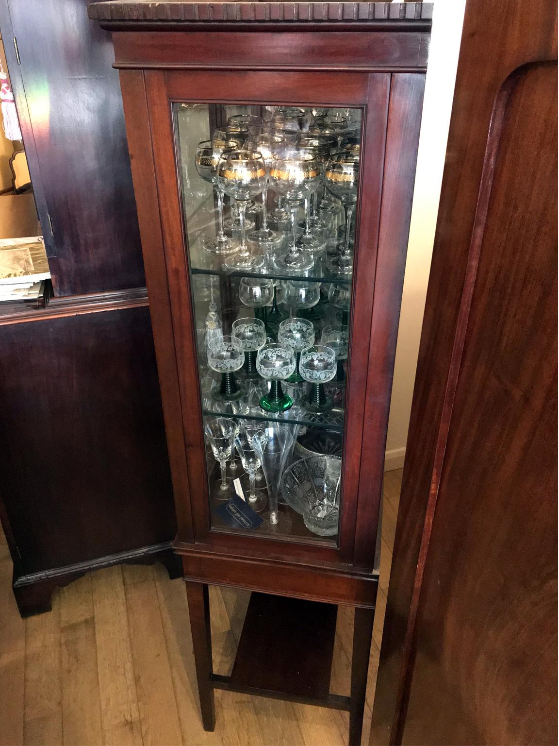 19th Century Mahogany Inlaid Victorian Display Cabinet In Good Condition For Sale In Richmond, London, Surrey