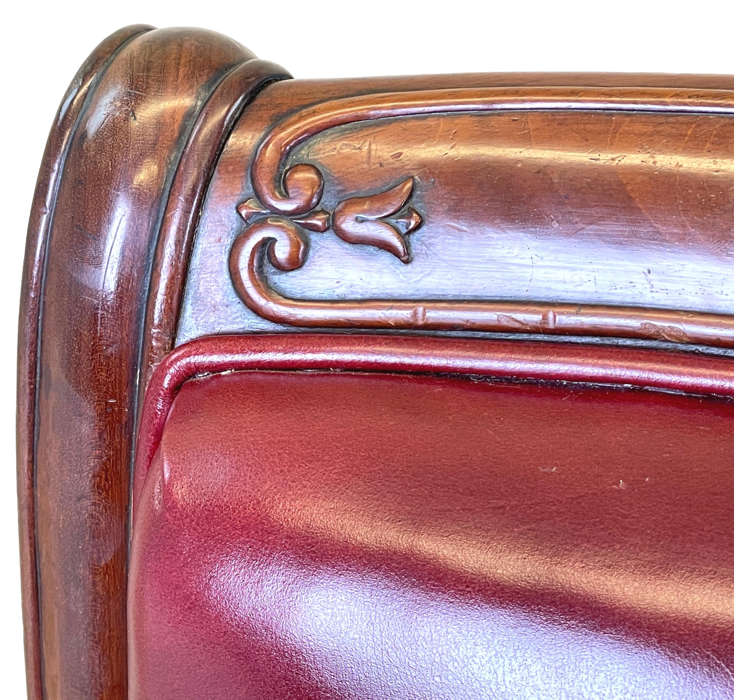 Anglais Chaise de bibliothèque en cuir d'acajou du 19ème siècle en vente