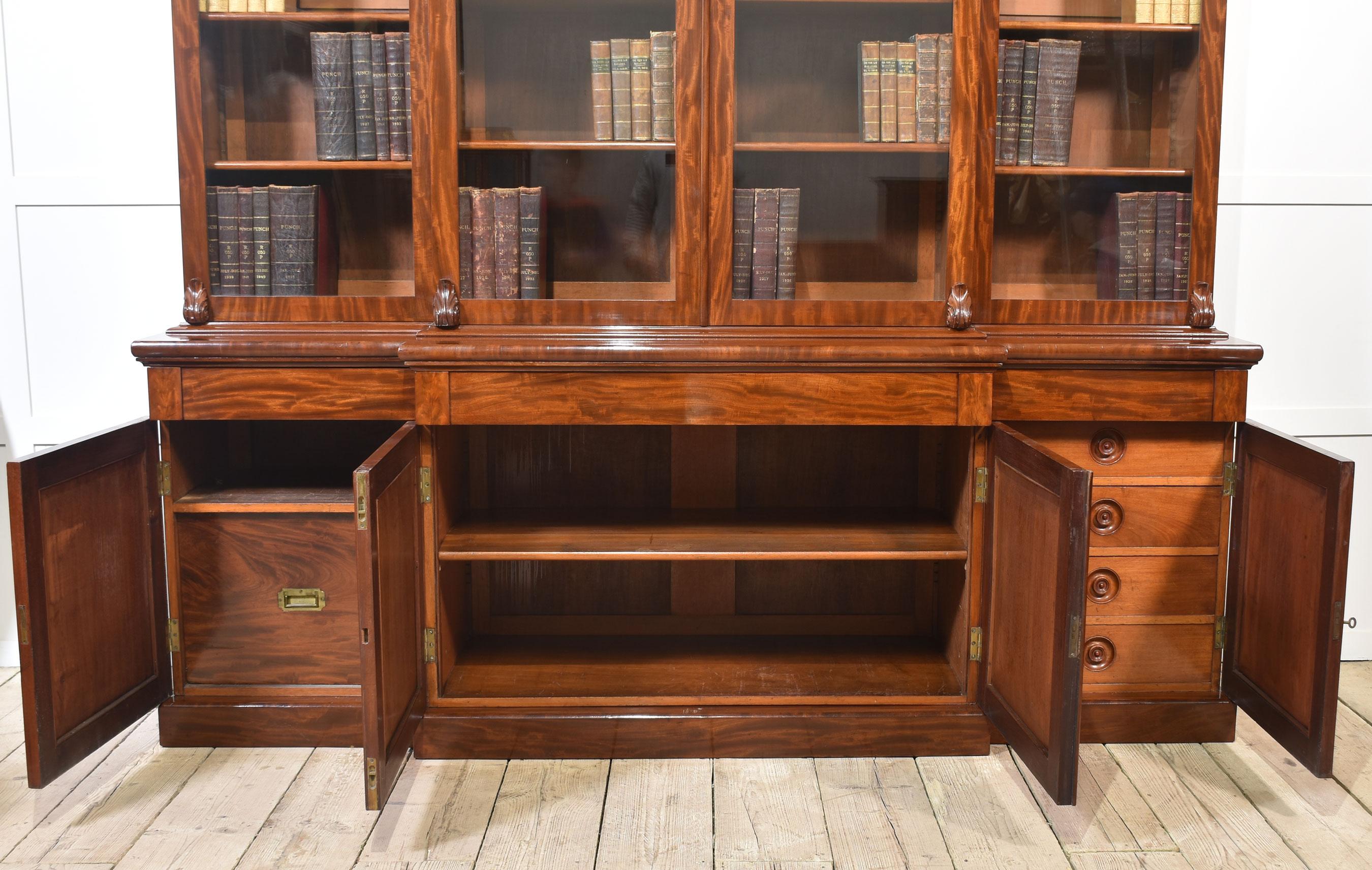Libreria in mogano del XIX secolo con ante a ribalta in vendita 5