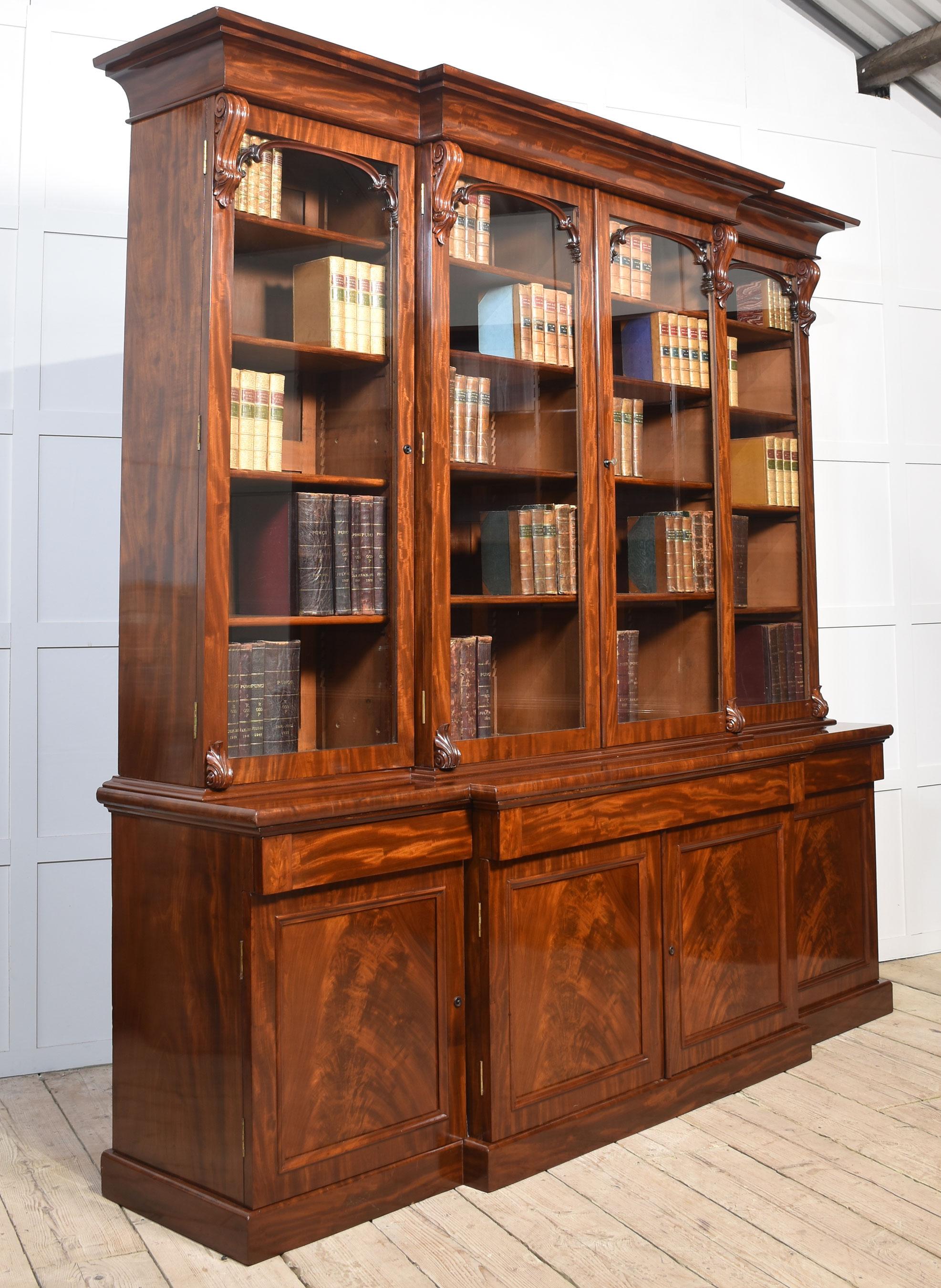 Libreria in mogano del XIX secolo con ante a ribalta in vendita 9